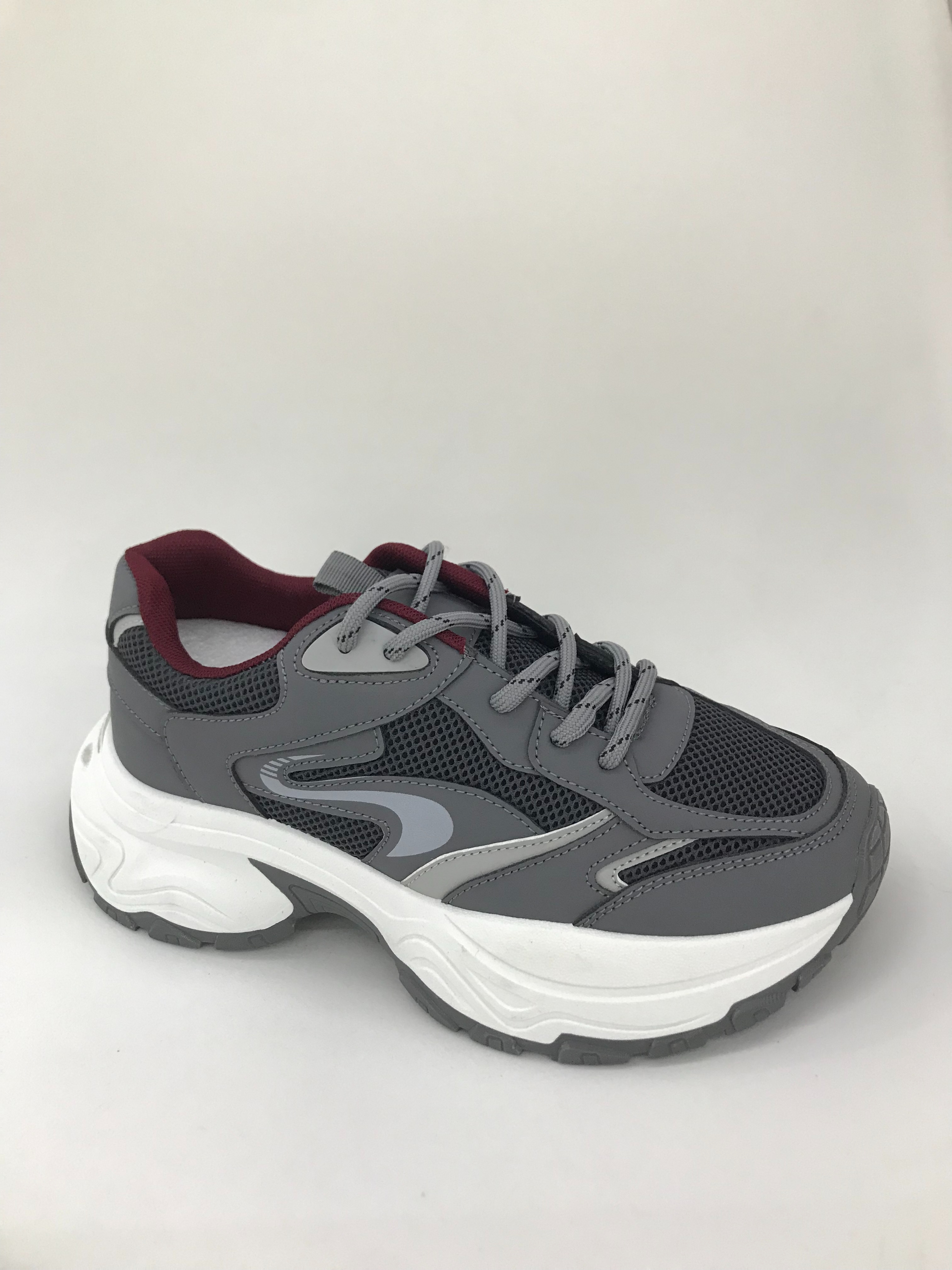 Women's summer casual sports shoes are breathable, comfortable and lightweight full figure
