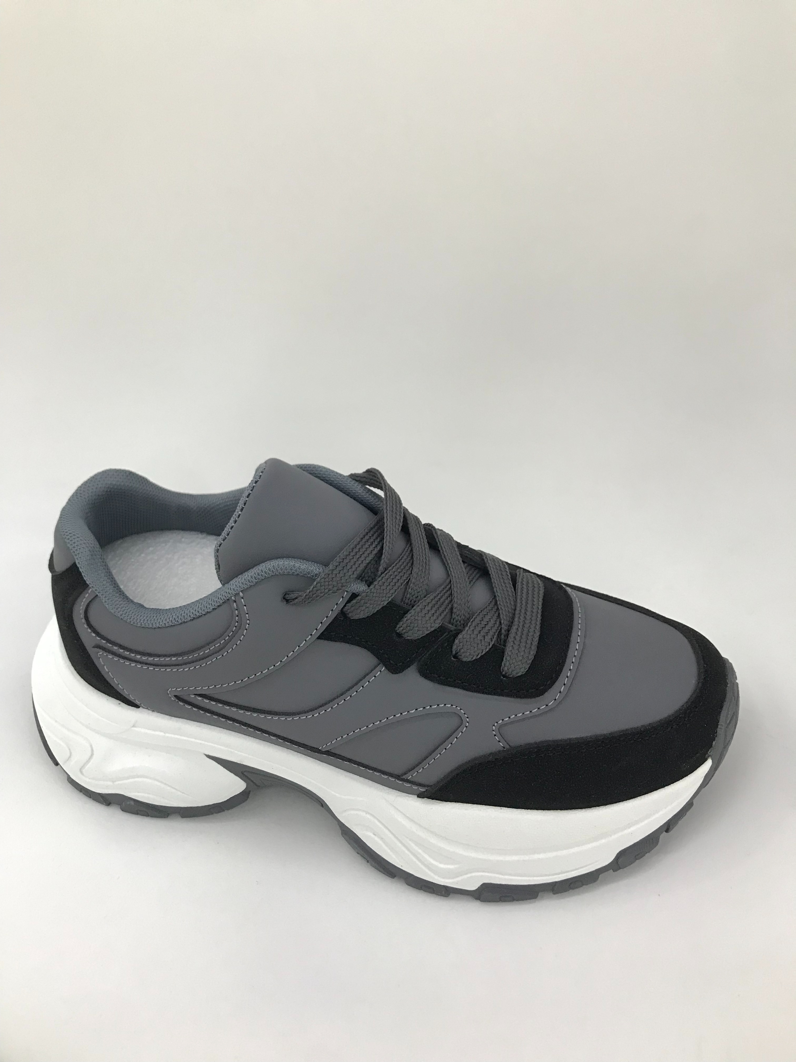 Women's summer casual sports shoes are breathable, comfortable, lightweight and anti-slip full figure