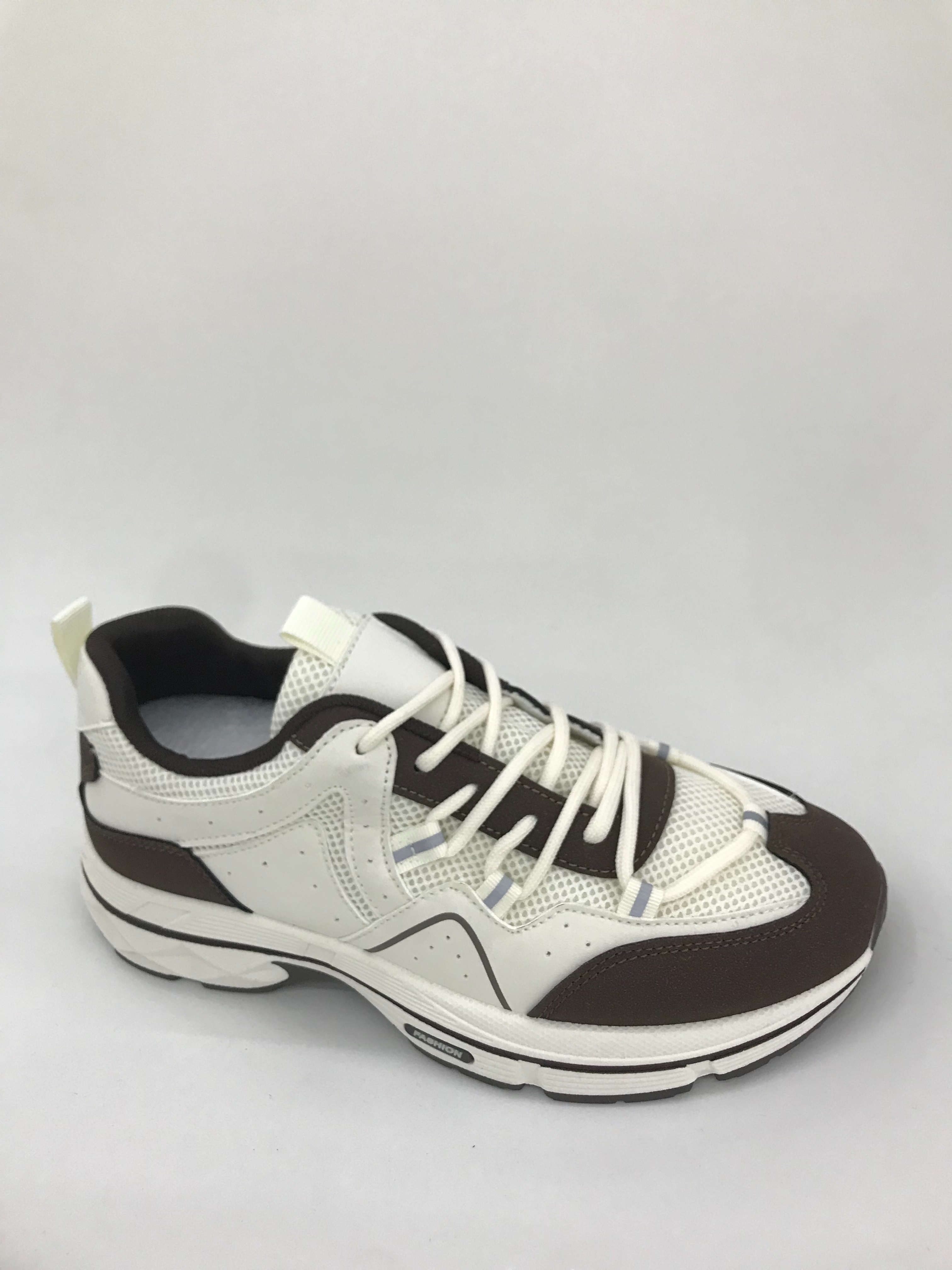 Fashionable and trendy netted women's shoes, comfortable and breathable sports shoes with thick soles Application Scenario