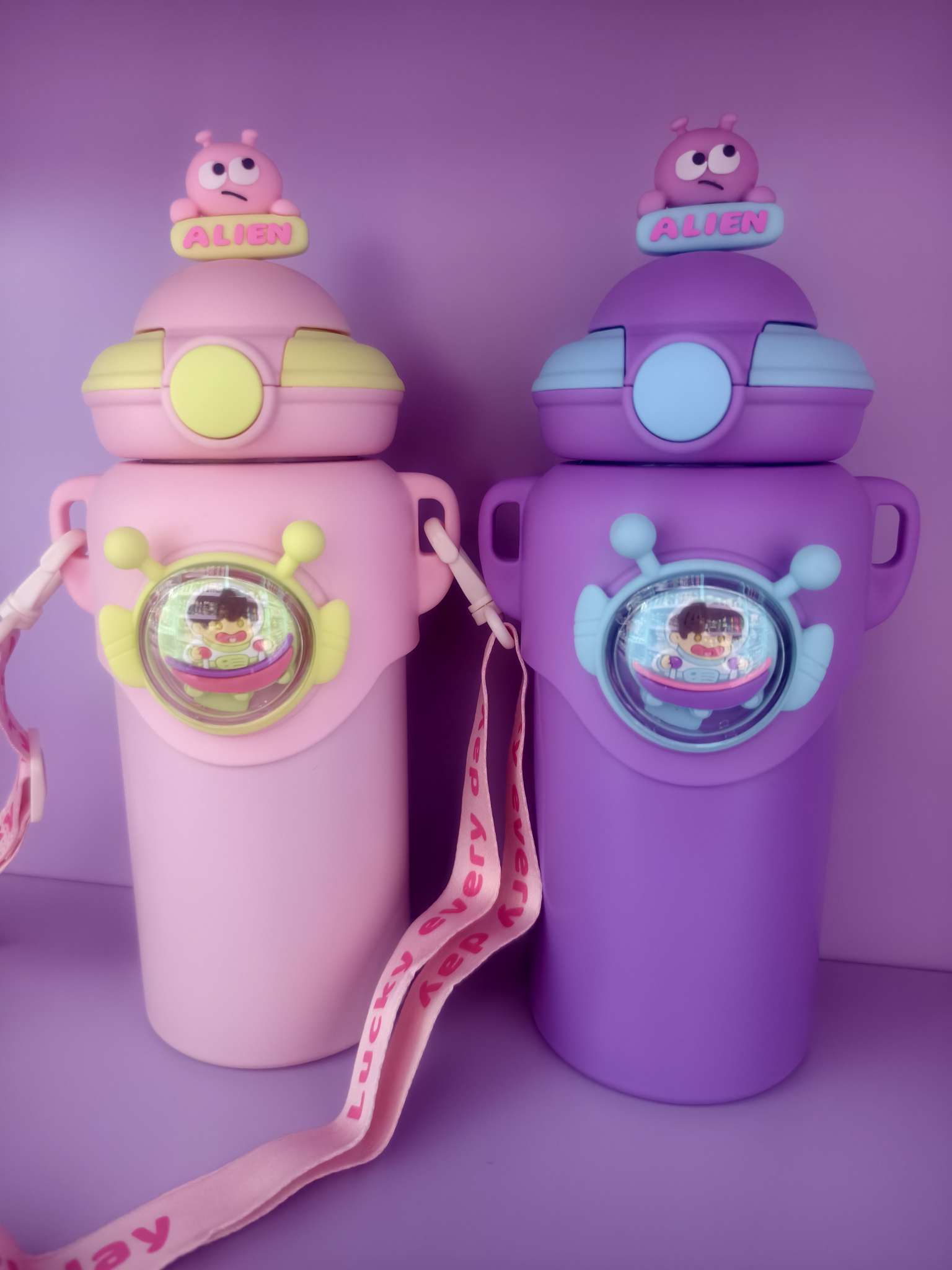 Baby student thermos cup, drinking water thermos cup, 580ml three-dimensional leak-proof 316 thermos cup, straw cup, shoulder cup, flying saucer thermos cup, cartoon doll, DIY with stickers detail image 2