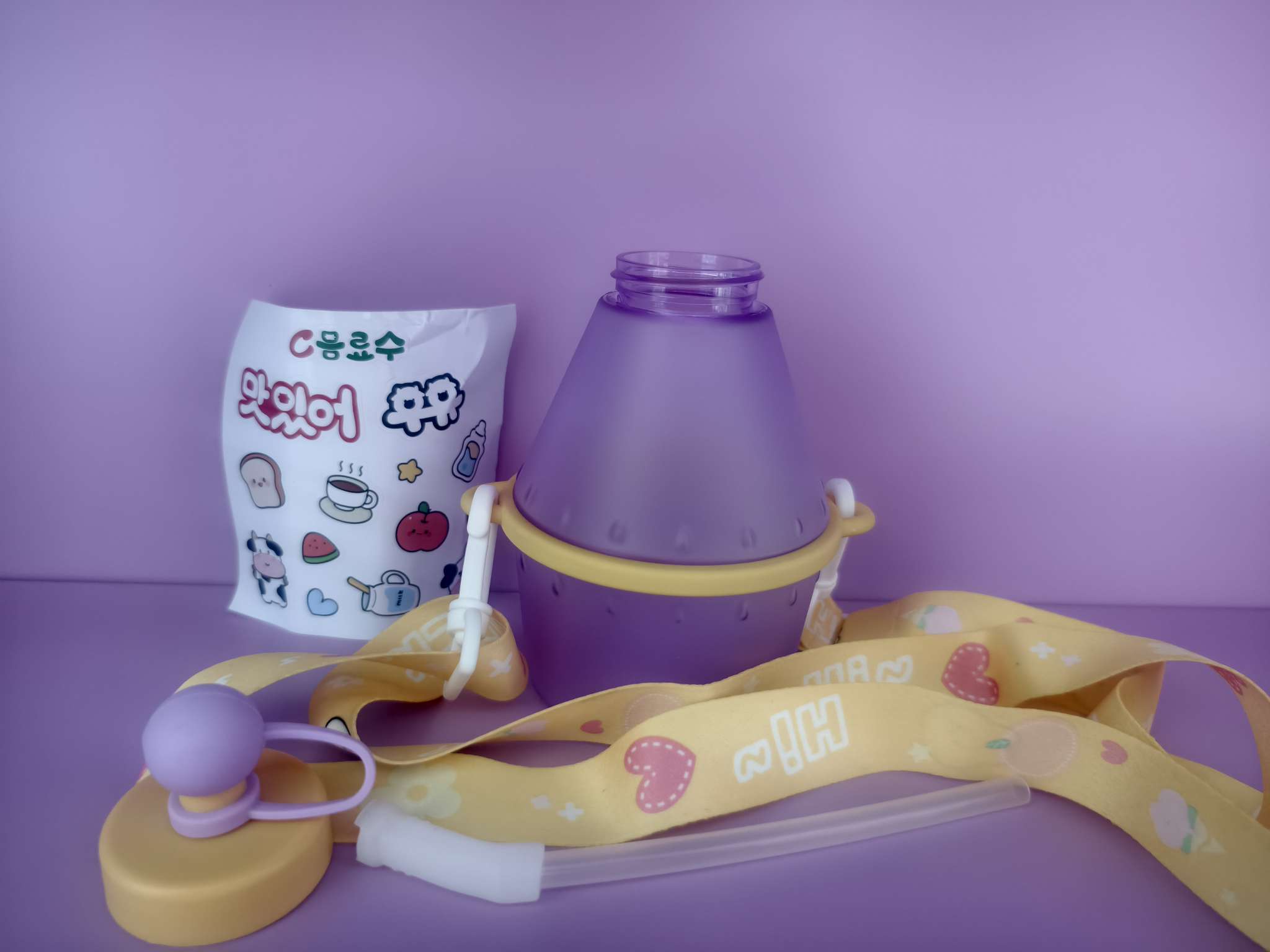 Cartoon diagonal cross children's straw cup, plastic water cup, cute leak-proof portable cup, fruit milk drink cup details Picture