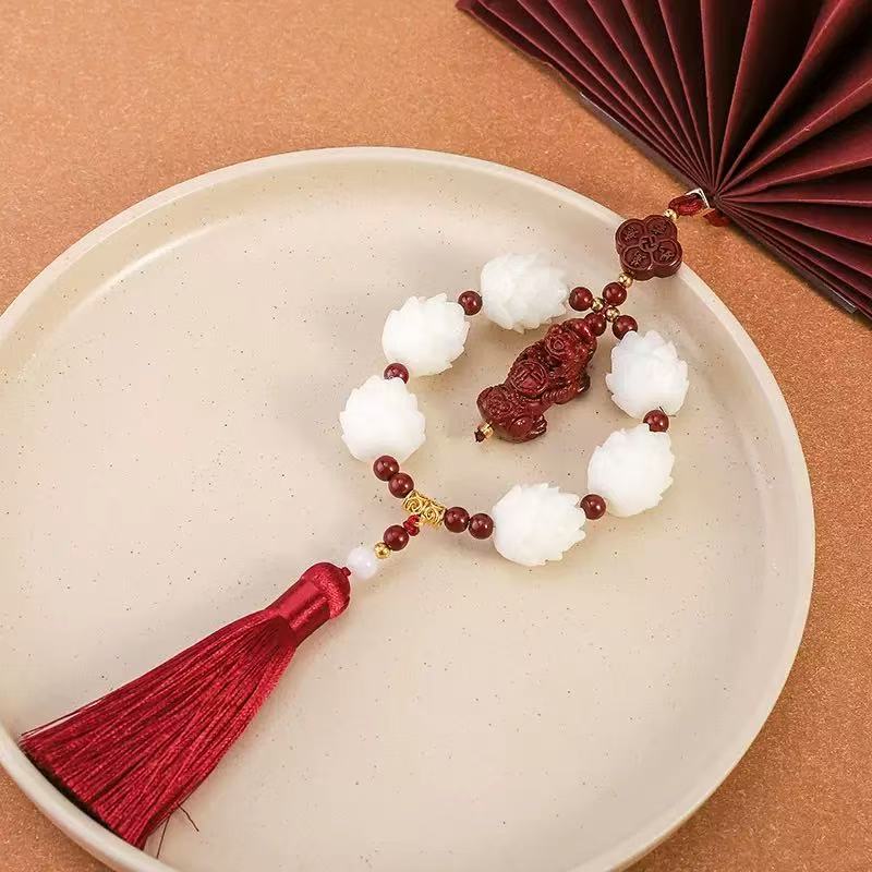 Intangible cultural heritage car aromatherapy rearview mirror pendant, color-changing roast duck car hanging decoration, car hanging accessory Application Scenario