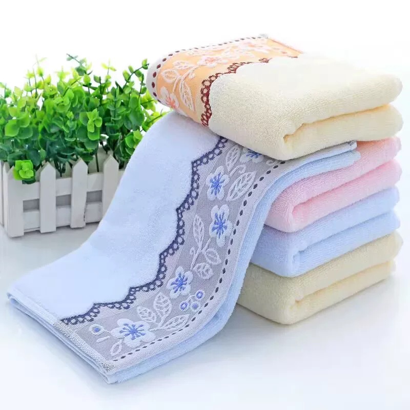 Thickened bath towel with colorful floral patterns Specification image