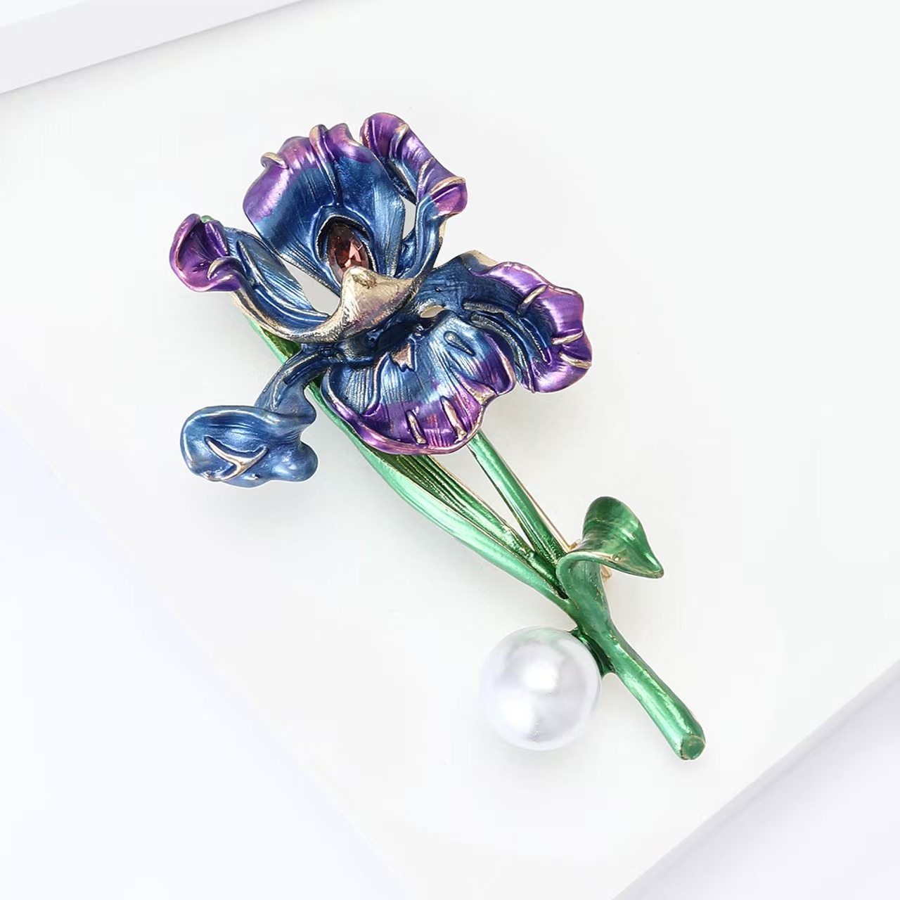 New European and American French court alloy enamel iris brooch, fashionable and retro women's clothing brooch accessory pin Application Scenario
