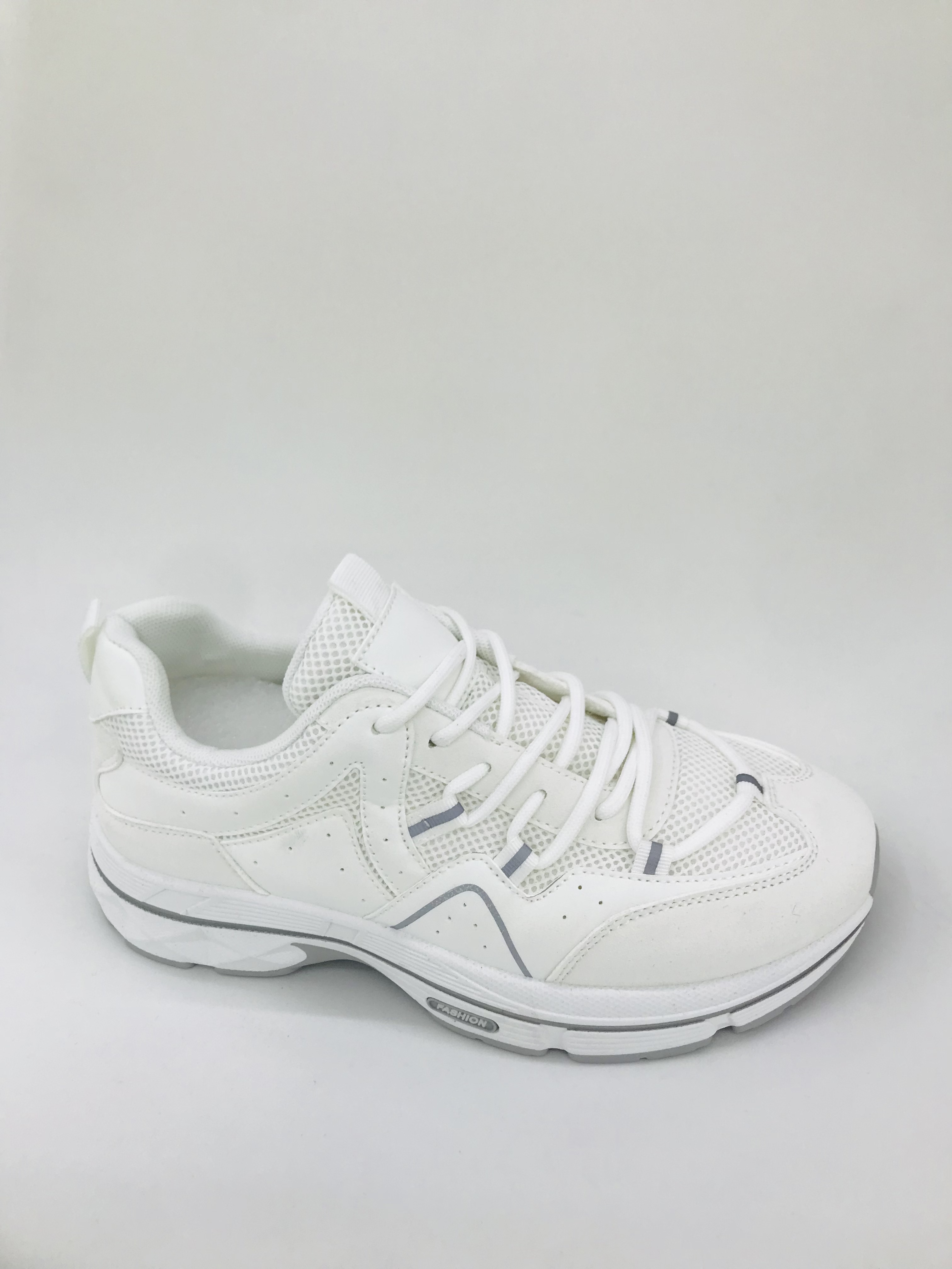 Fashionable and trendy netted women's shoes, comfortable and breathable sports shoes with thick soles details Picture