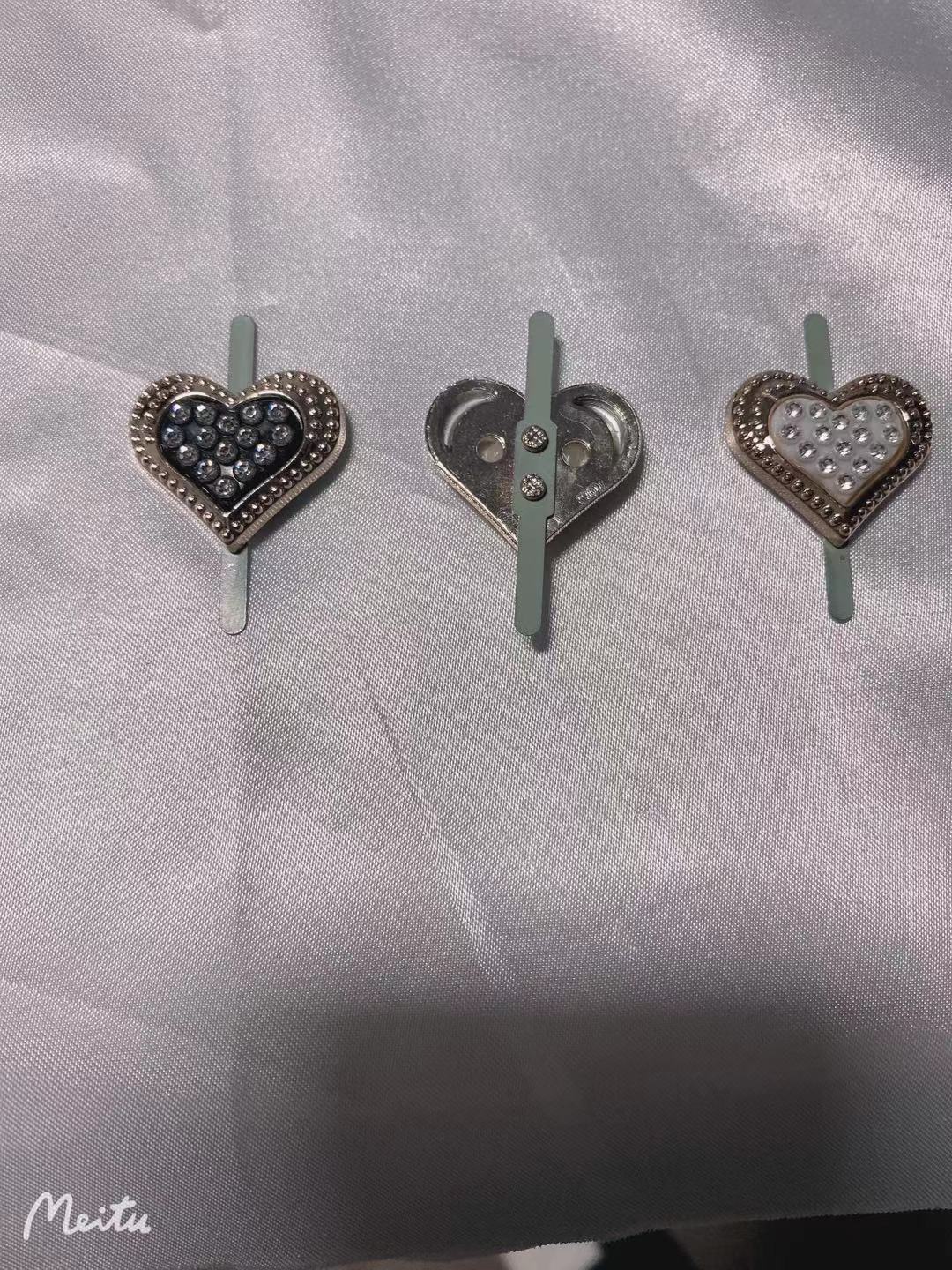 أرجل من الجلد الأسود والأبيض باللون الأسود مع أزرار من الأحذية النسائية Item Picture
