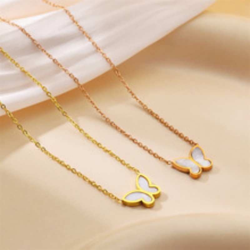 幸运梦幻小众设计感蝴蝶白贝吊坠配饰钛钢项链女个性高级感锁骨链