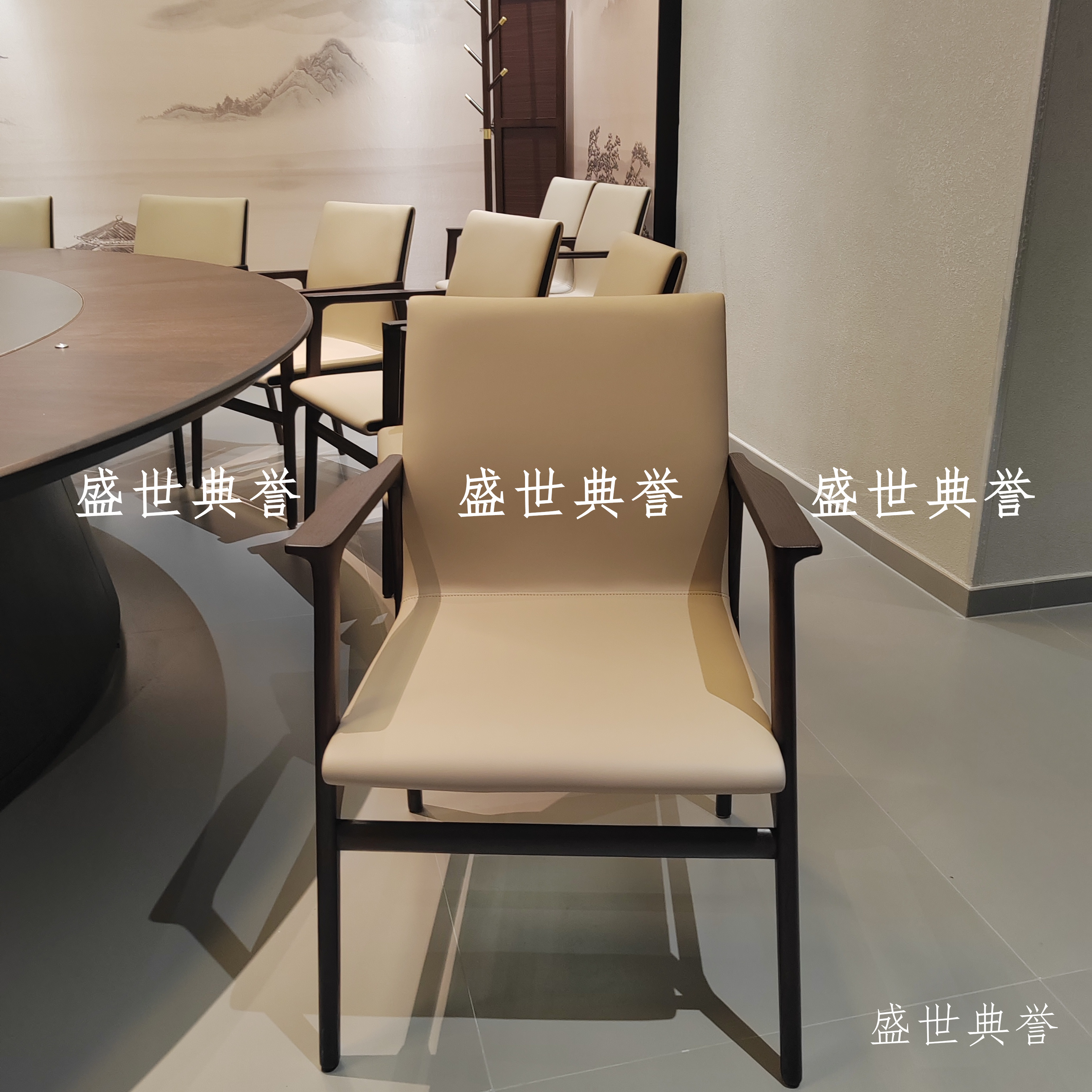 黄石国际酒店实木餐桌椅饭店包厢轻奢扶手椅高端会所接待实木餐椅