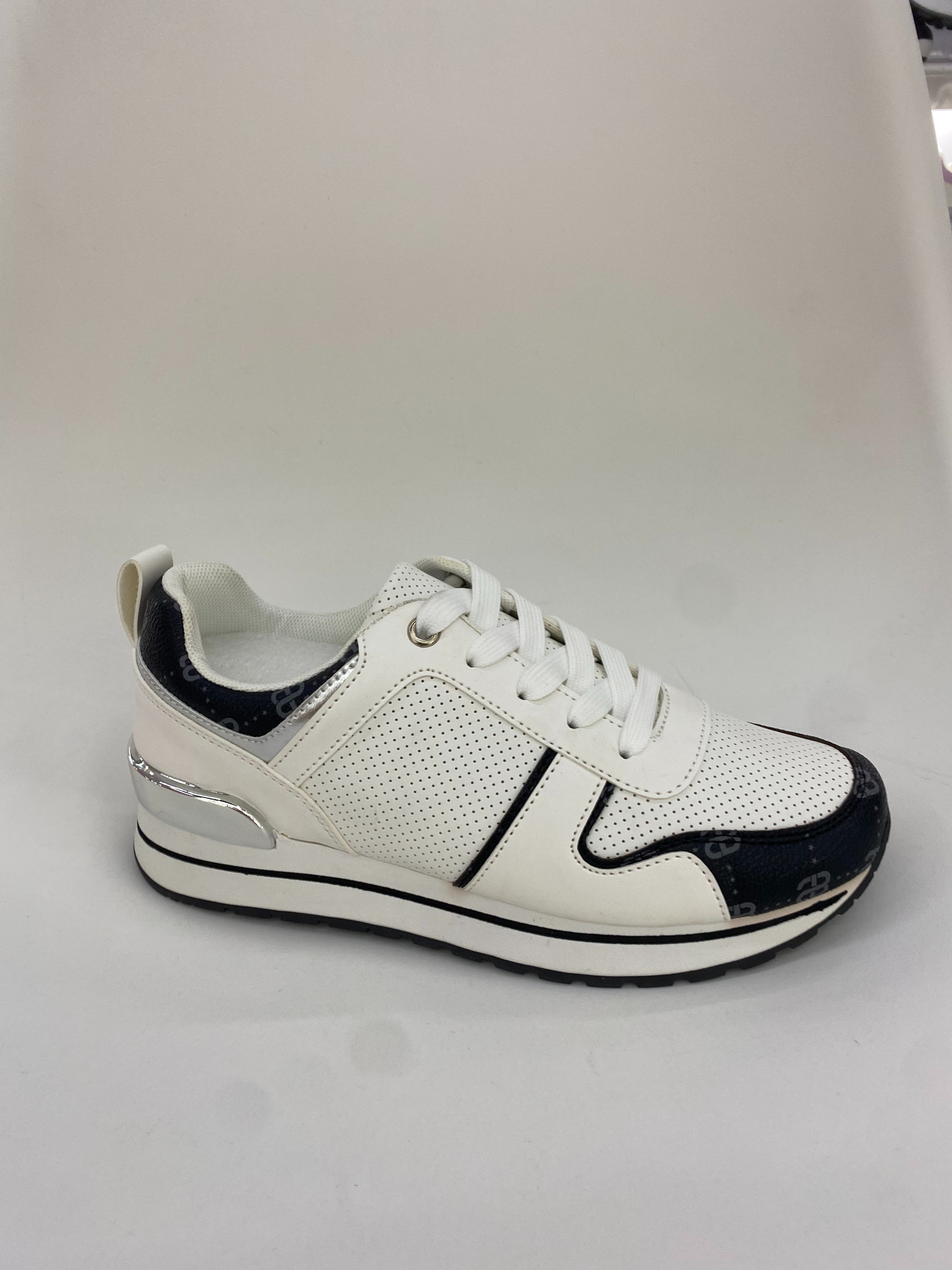 The new women's summer sports shoes are breathable, comfortable, lightweight and anti-slip for running full figure