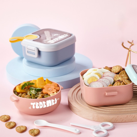 J35-6126 Baby fruit box Portable outdoor complementary food box, 304 stainless steel insulated with sealing ring, tableware, scissors, shock-resistant Application Scenario