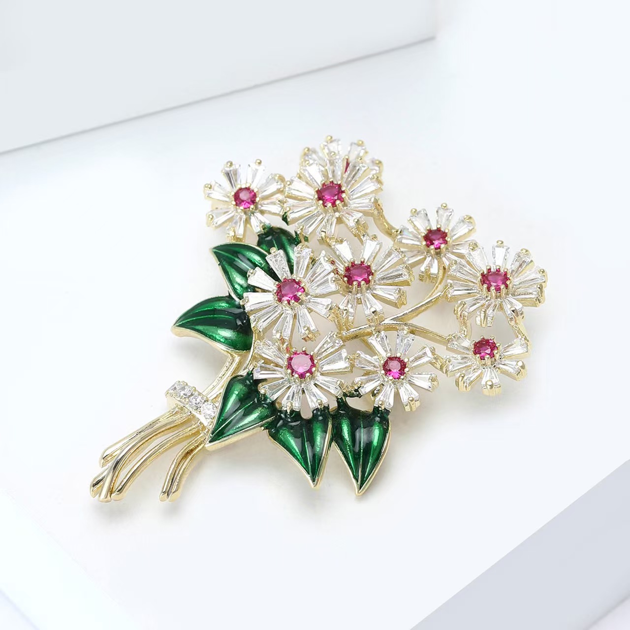 Cross-border Korean forest-themed light luxury Daisy bouquet brooch, micro-inlay zircon, personalized and versatile brooch dress, corsage accessory Specification image