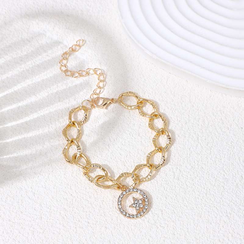 Cross-border bestseller Cuban chain bracelet, simple and fashionable accessory, five-pointed star full diamond bracelet detail image 4