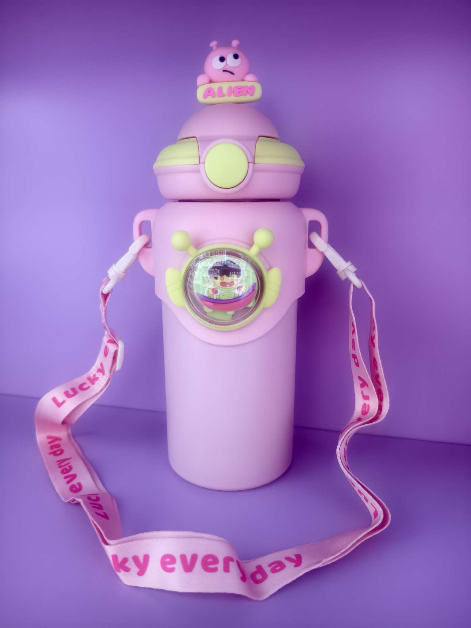 Baby student thermos cup, drinking water thermos cup, 580ml three-dimensional leak-proof 316 thermos cup, straw cup, shoulder cup, flying saucer thermos cup, cartoon doll, DIY with stickers