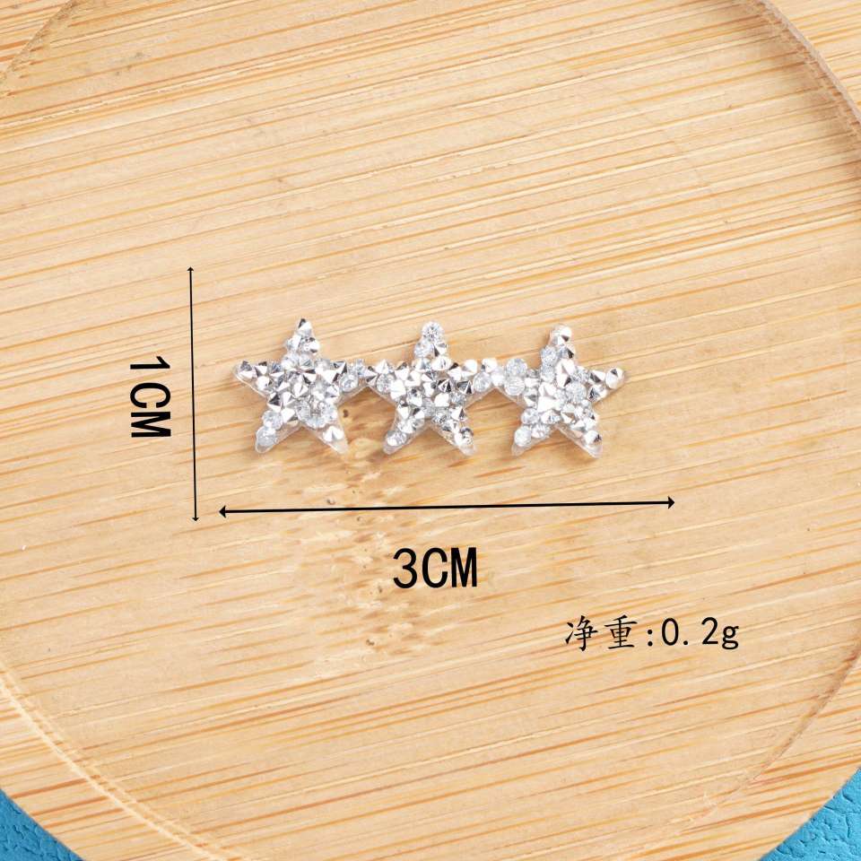 Hot melt adhesive full diamond three-dimensional butterfly high-flash heart star diamond sticker, hollowed-out water diamond sticker, diy clothing and hair accessories Application Scenario