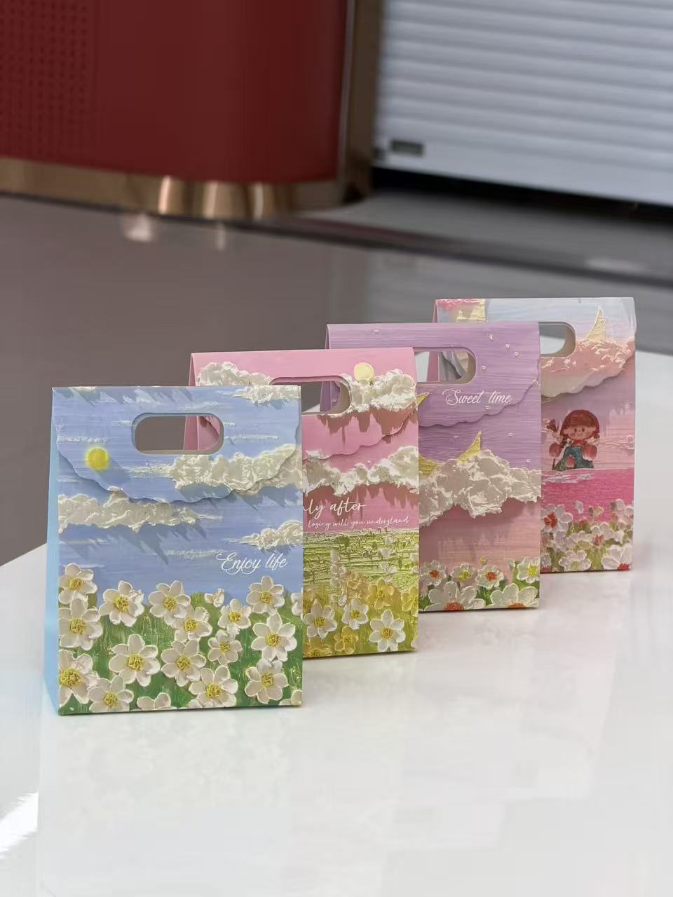 文艺油画翻盖礼品袋小号12*6*16，中号19*9*27，大号24*10.5*32cm