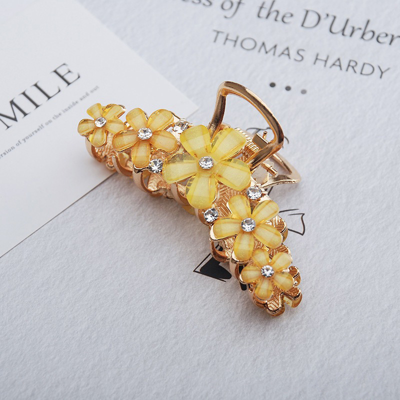 Korean-style fresh Daisy crystal hairpin at the back of the head to show hair volume, shark hairpin in fairy style, fashionable and elegant alloy hairpin detail image 5