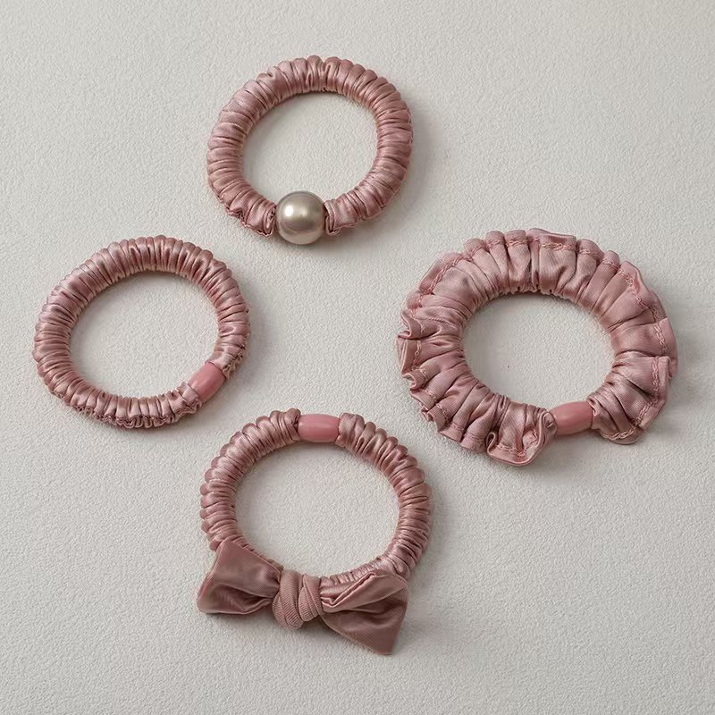 The new style of hair tie in 2026 features a simple pearl-like hair band, a large intestine band, and a high-elasticity thick leather band for women to tie their hair detail image 6