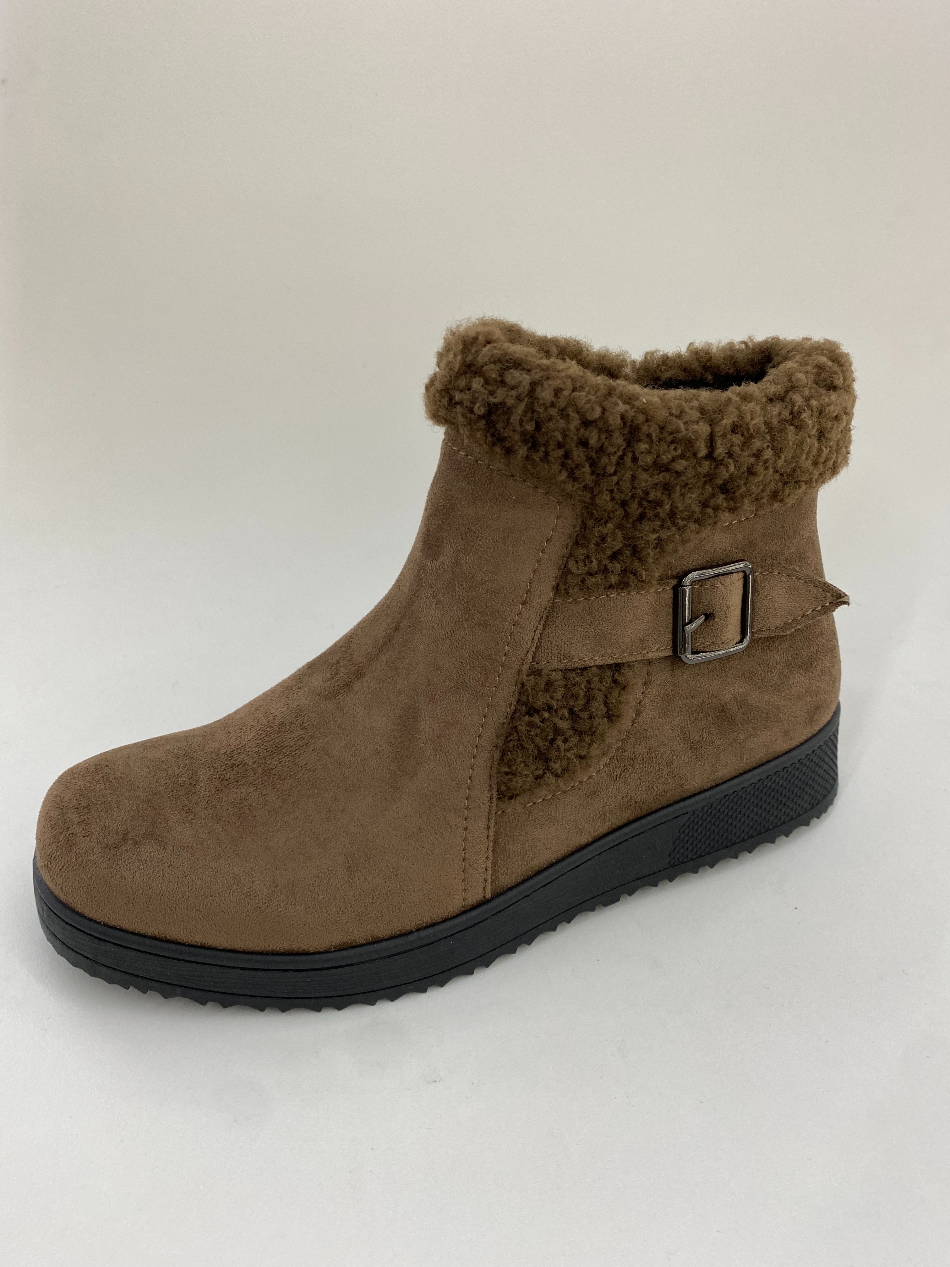 The winter warm women's boots for the elderly are thickened, anti-slip and fleece full figure