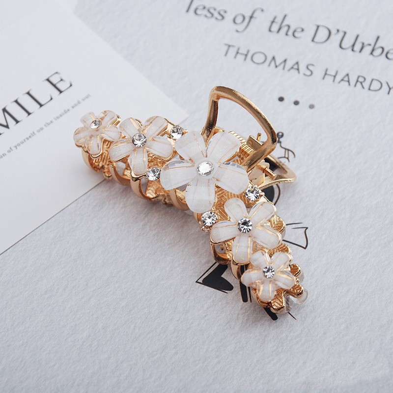 Korean-style fresh Daisy crystal hairpin at the back of the head to show hair volume, shark hairpin in fairy style, fashionable and elegant alloy hairpin detail image 2
