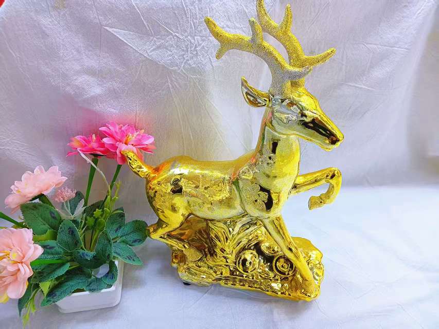 Light luxury style golden deer animal ornaments, wealth-attracting golden deer art ornaments, living room fantasy wealth-attracting deer handicraft ornaments