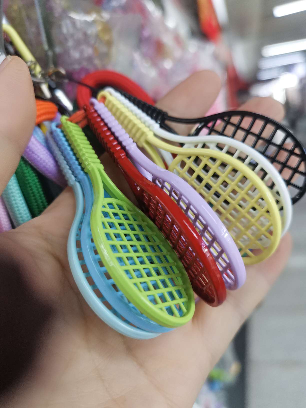 合金混彩羽毛球拍卡通钥匙扣挂件