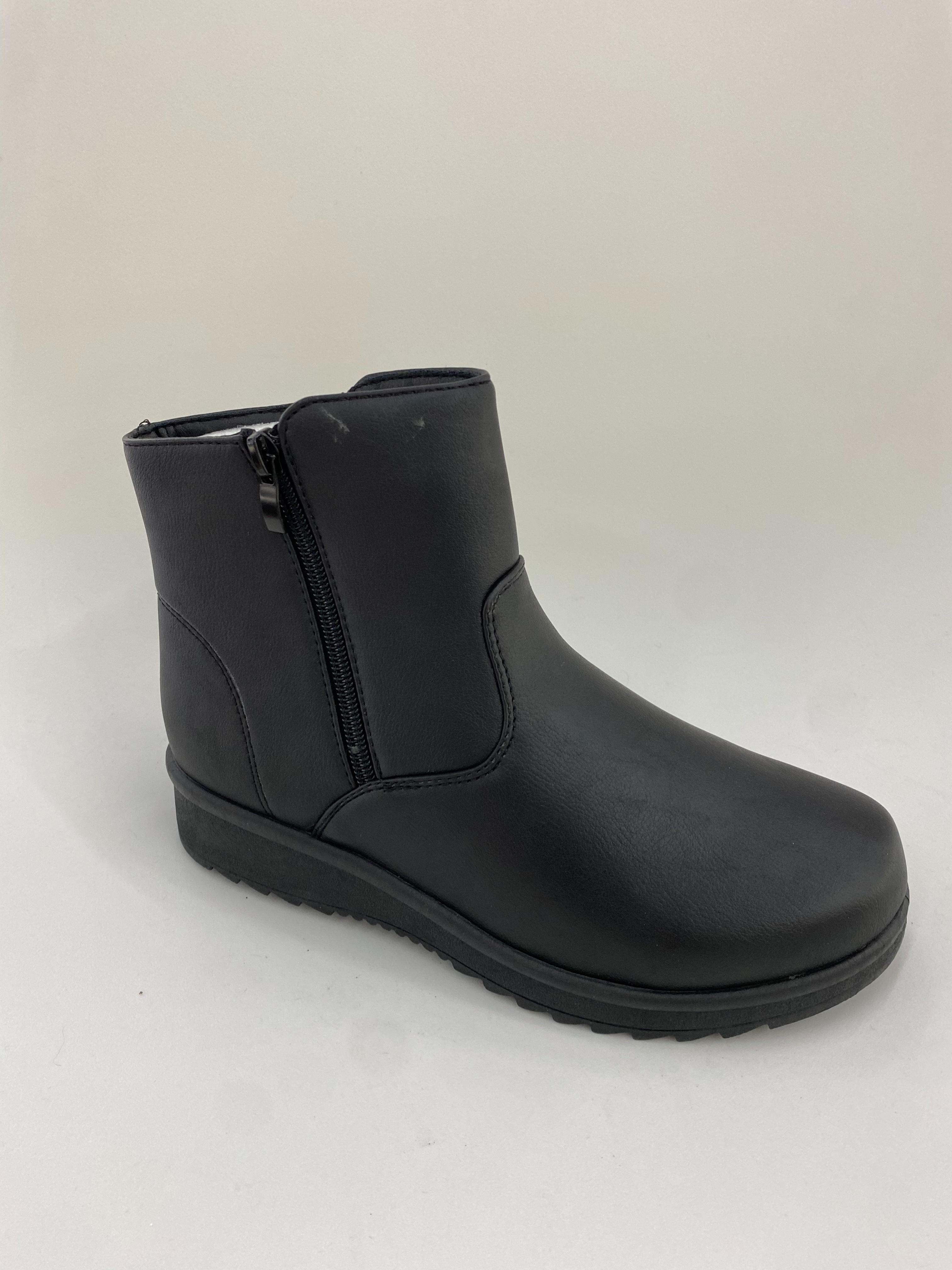 Winter elderly shoes, women's mid-calf fashionable casual boots, anti-slip details Picture