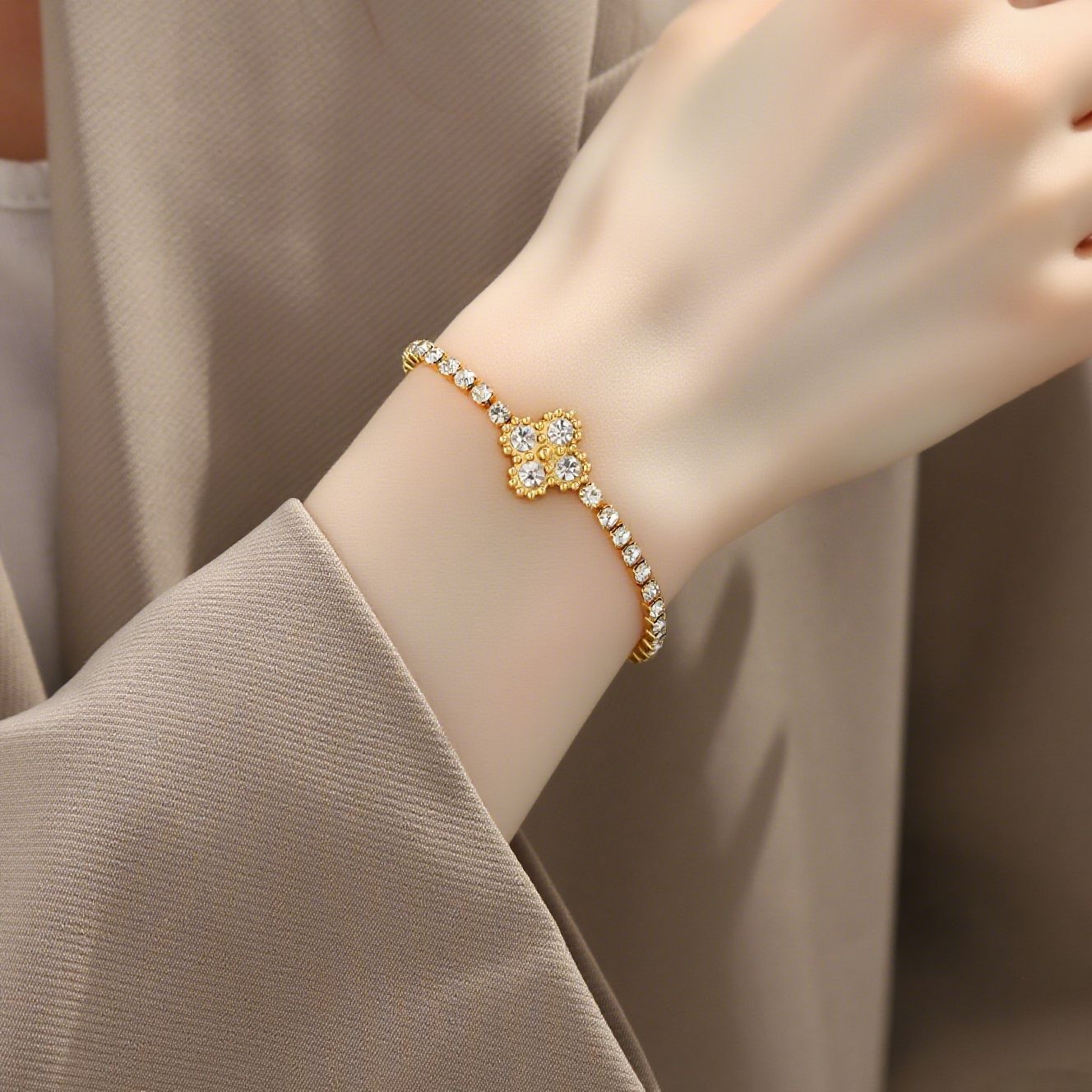 
红钻四叶草手链
满钻四叶草轻奢手链
复古四叶草彩钻手链
小众设计四叶草锆石手链
气质百搭四叶草细链
经典四叶草镶钻手链产品图