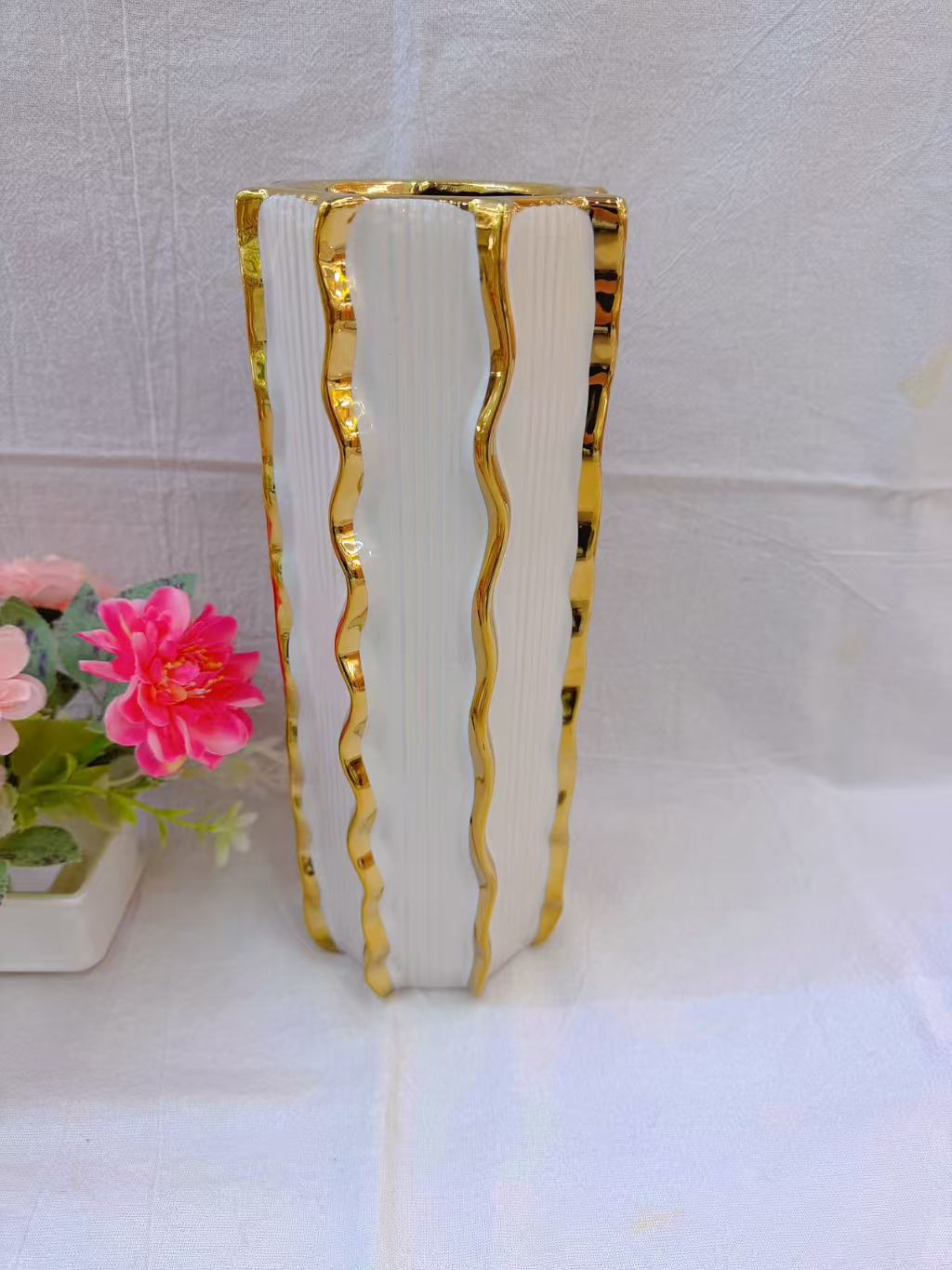 Exquisite ceramic handicrafts, vases, French retro gold-edged vases, Ins-style living room ornaments