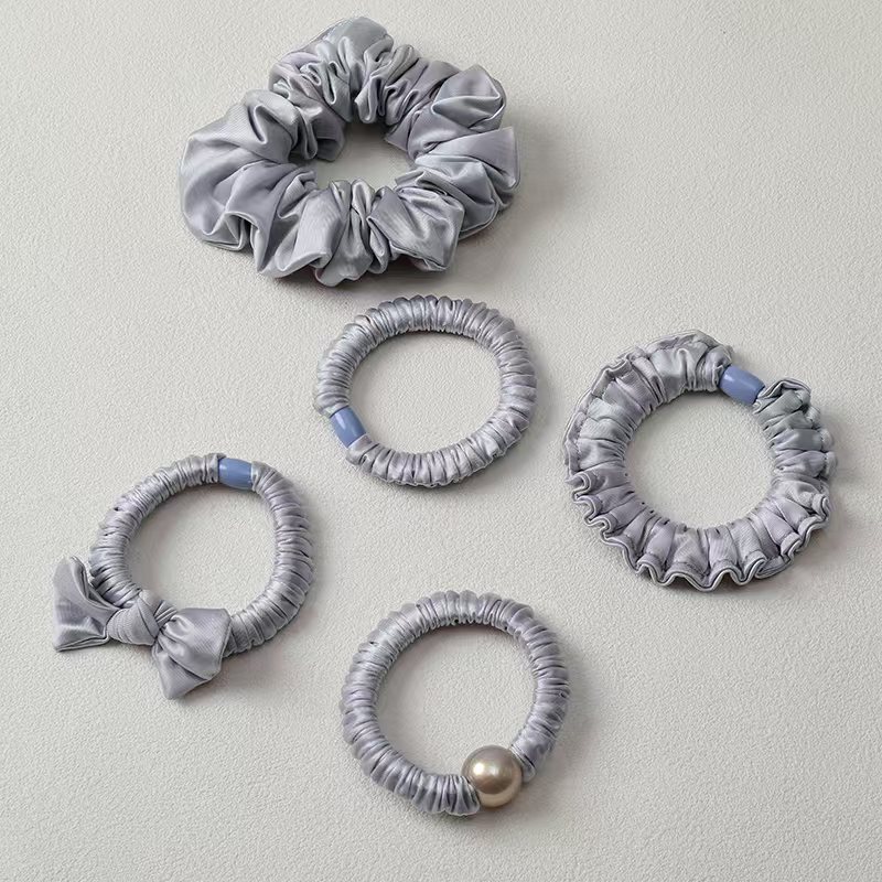 The new style of hair tie in 2026 features a simple pearl-like hair band, a large intestine band, and a high-elasticity thick leather band for women to tie their hair detail image 9