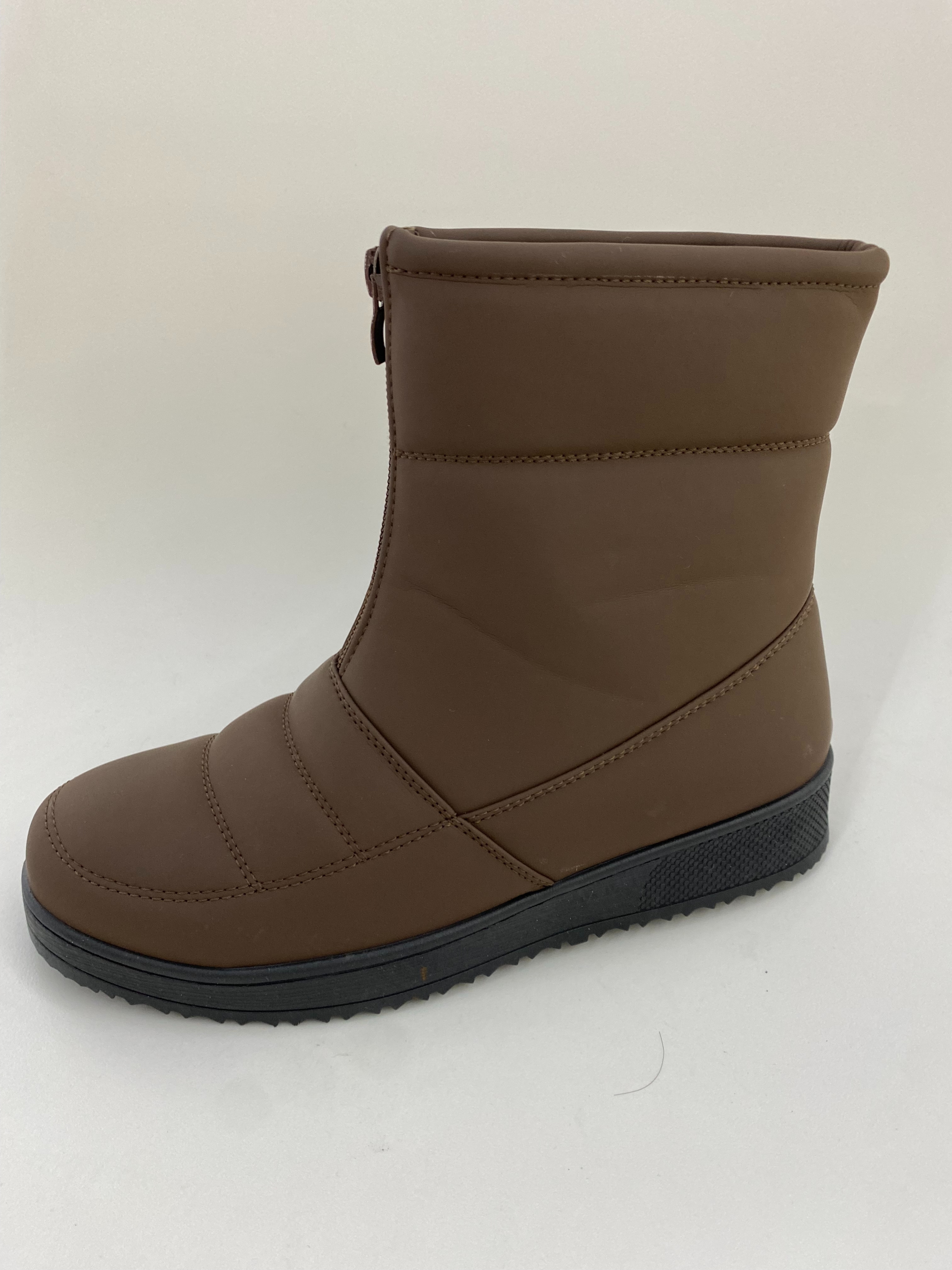 Winter women's thick-soled fashionable casual boots are versatile and flexible full figure