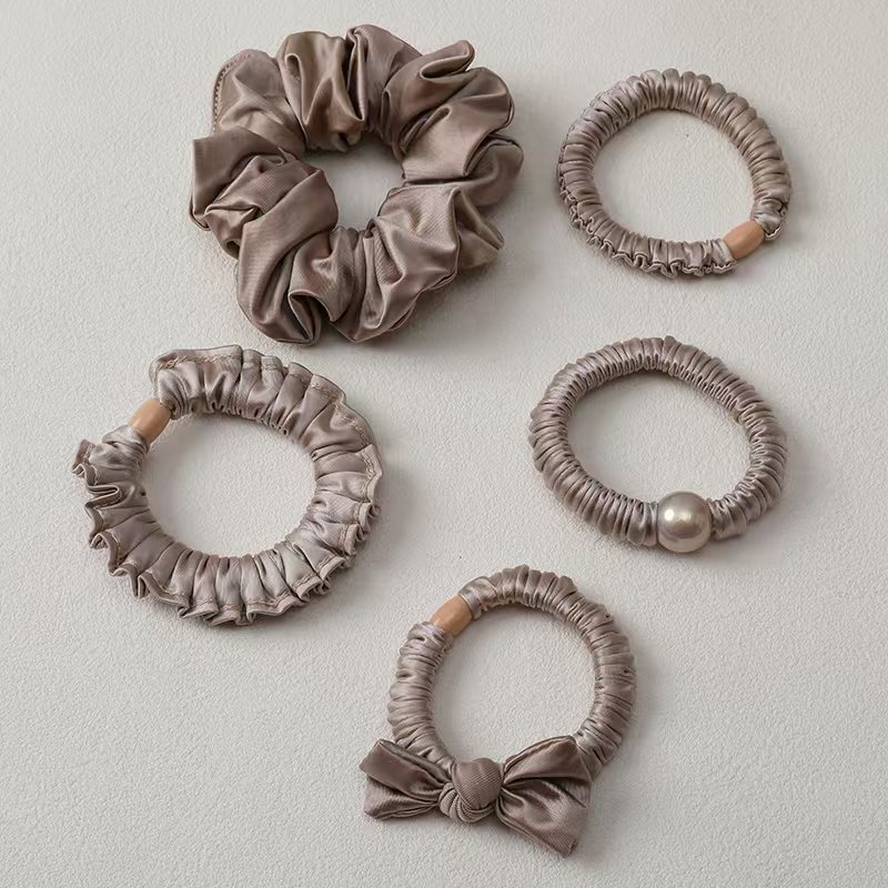 The new style of hair tie in 2026 features a simple pearl-like hair band, a large intestine band, and a high-elasticity thick leather band for women to tie their hair detail image 11