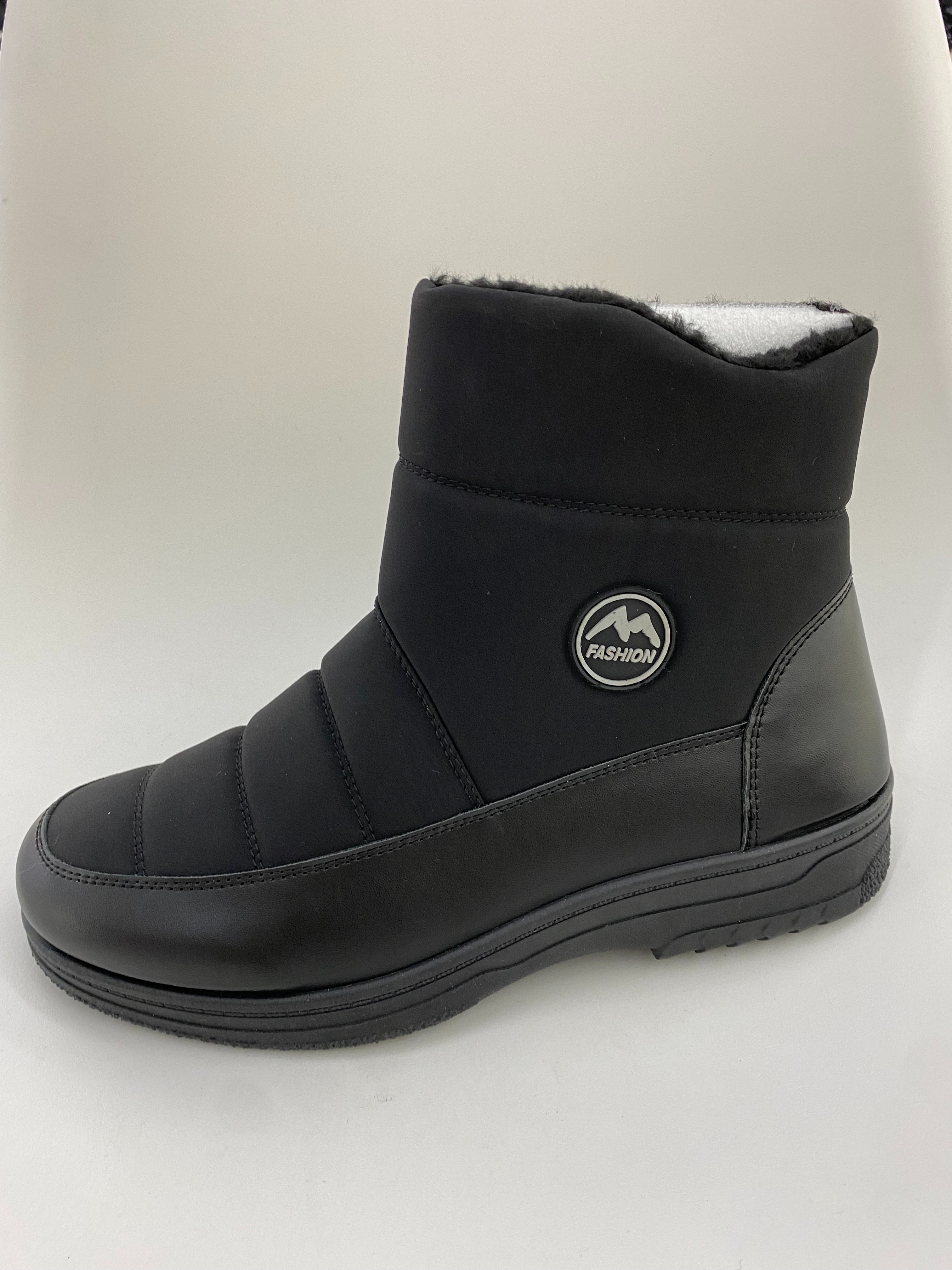 Thick, anti-slip and fashionable black warm women's boots for the elderly full figure