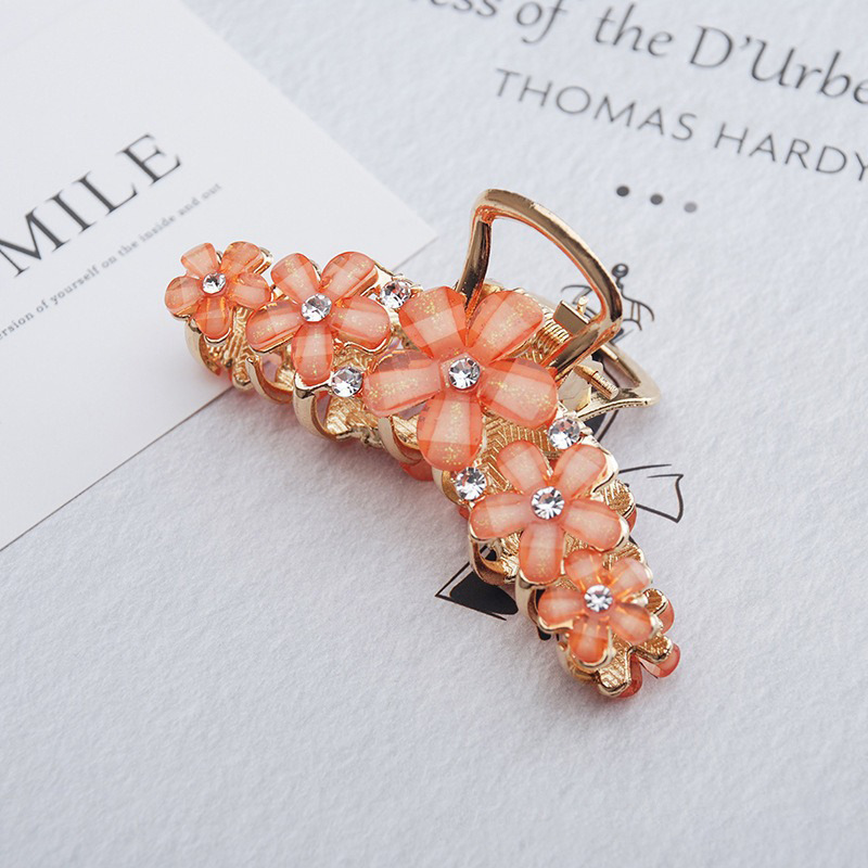 Korean-style fresh Daisy crystal hairpin at the back of the head to show hair volume, shark hairpin in fairy style, fashionable and elegant alloy hairpin detail image 4