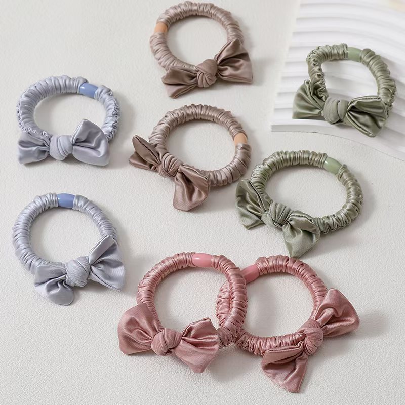 The new style of hair tie in 2024 features a simple pearl-like hair band, a large intestine band, and a high-elasticity thick leather band for women to tie their hair detail image 9