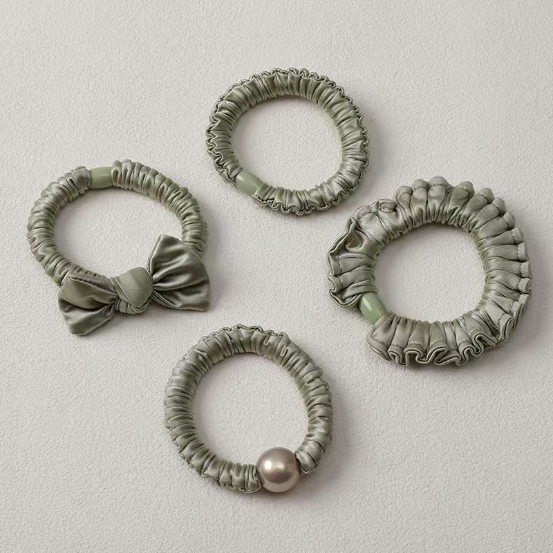 The new style of hair tie in 2026 features a simple pearl-like hair band, a large intestine band, and a high-elasticity thick leather band for women to tie their hair detail image 7