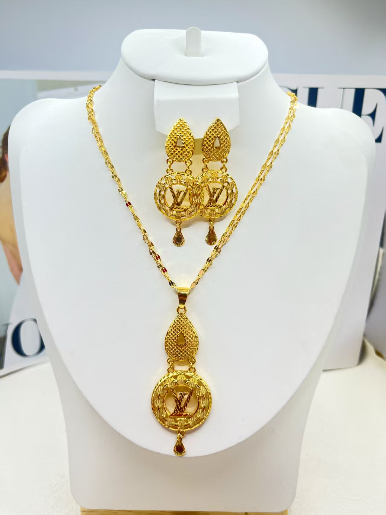 仿真L合金项链耳环时尚饰品女简约百搭项饰品配饰潮流百搭款套装饰品 时尚百搭项链 简约设计 高品质仿真饰品