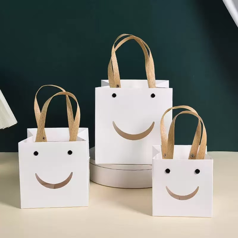 创意笑脸图案纸袋礼品袋小号10*10*10，中号12*12*12，大号15*15*15