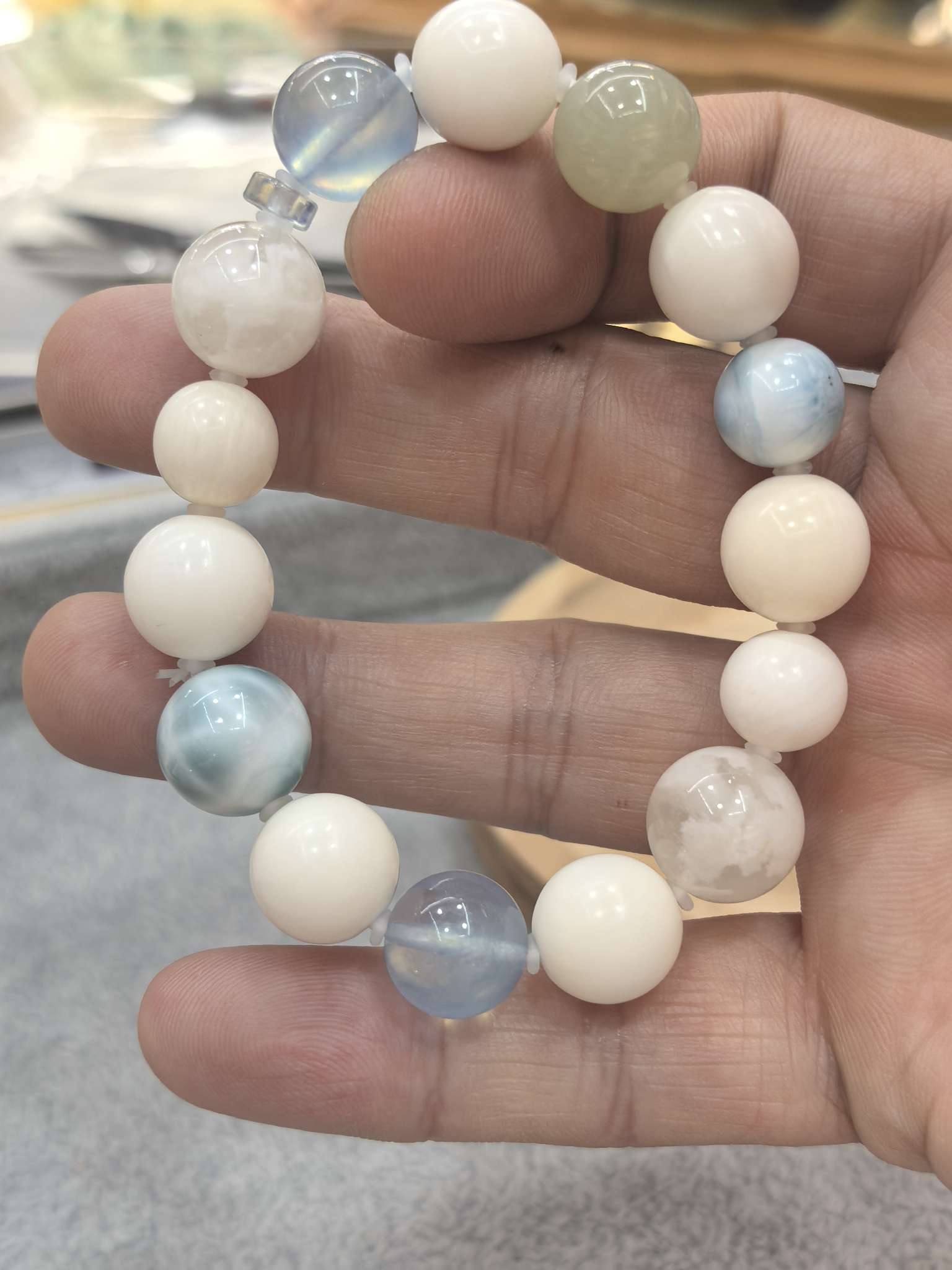 猛犸牙水晶文玩手串海纹石海蓝宝和田玉手串文玩手串水晶手串香珠文玩手串奶噗噗手串产品图