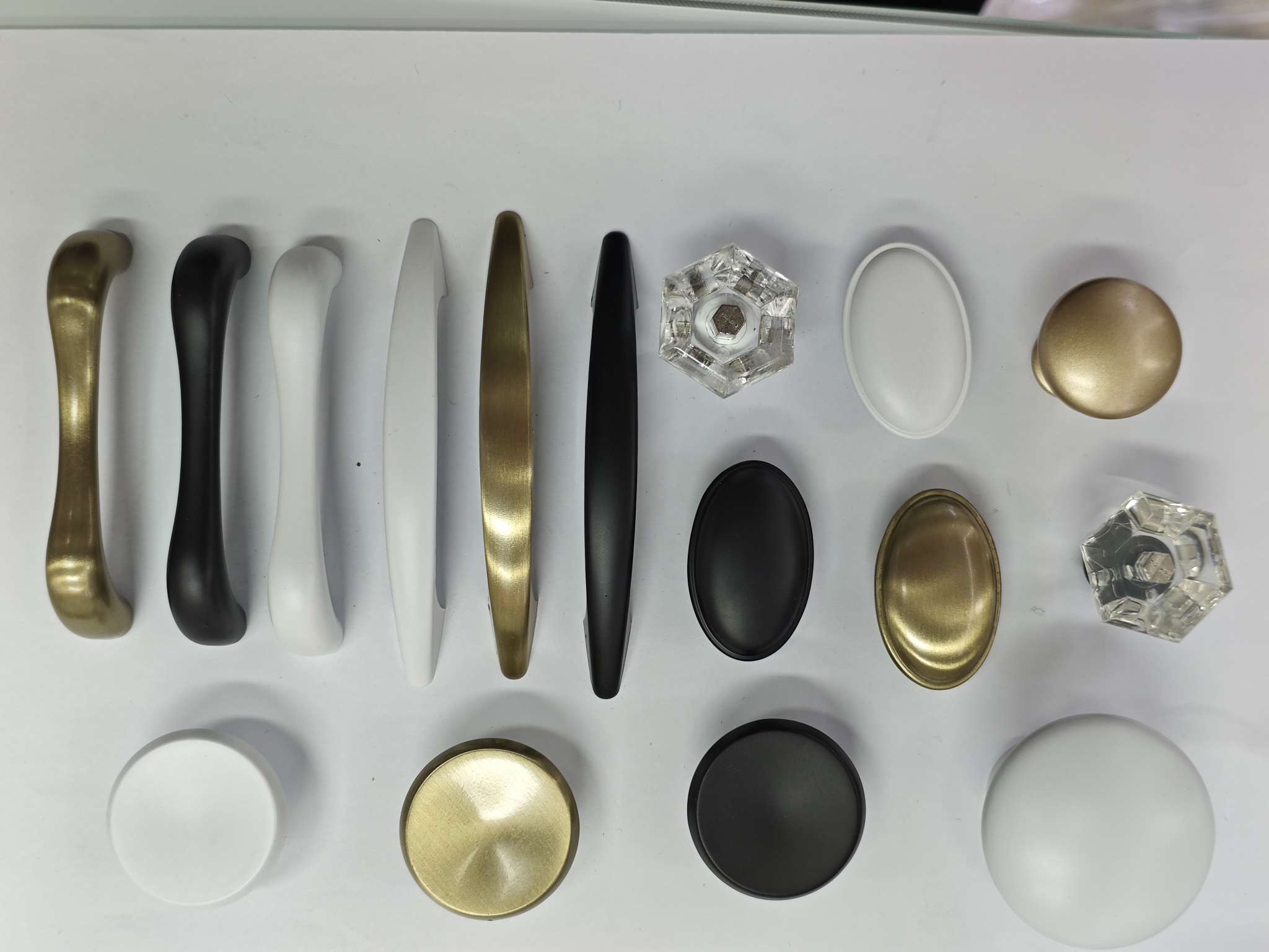 锌合金拉手衣帽钩产品图