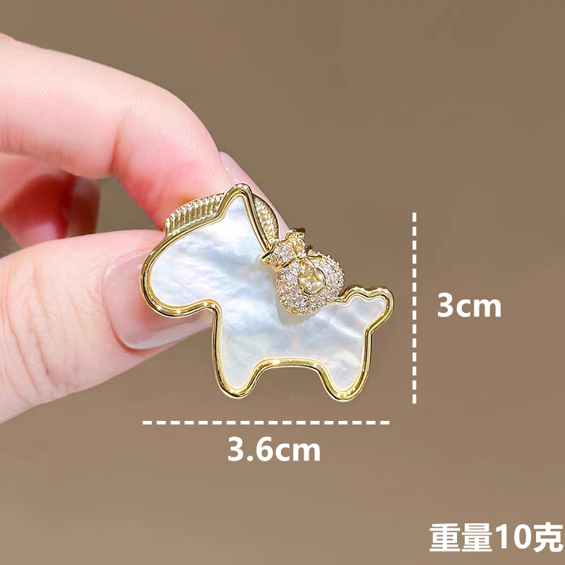 A 2026 hit zodiac year pony brooch, versatile anti-exposure brooch, niche design, cute crystal brooch Specification image