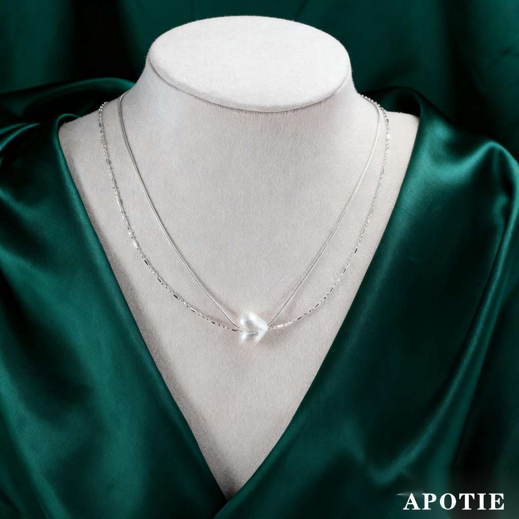 The brushed heart double-chain collarbone chain design is a stylish gift for APOTIE