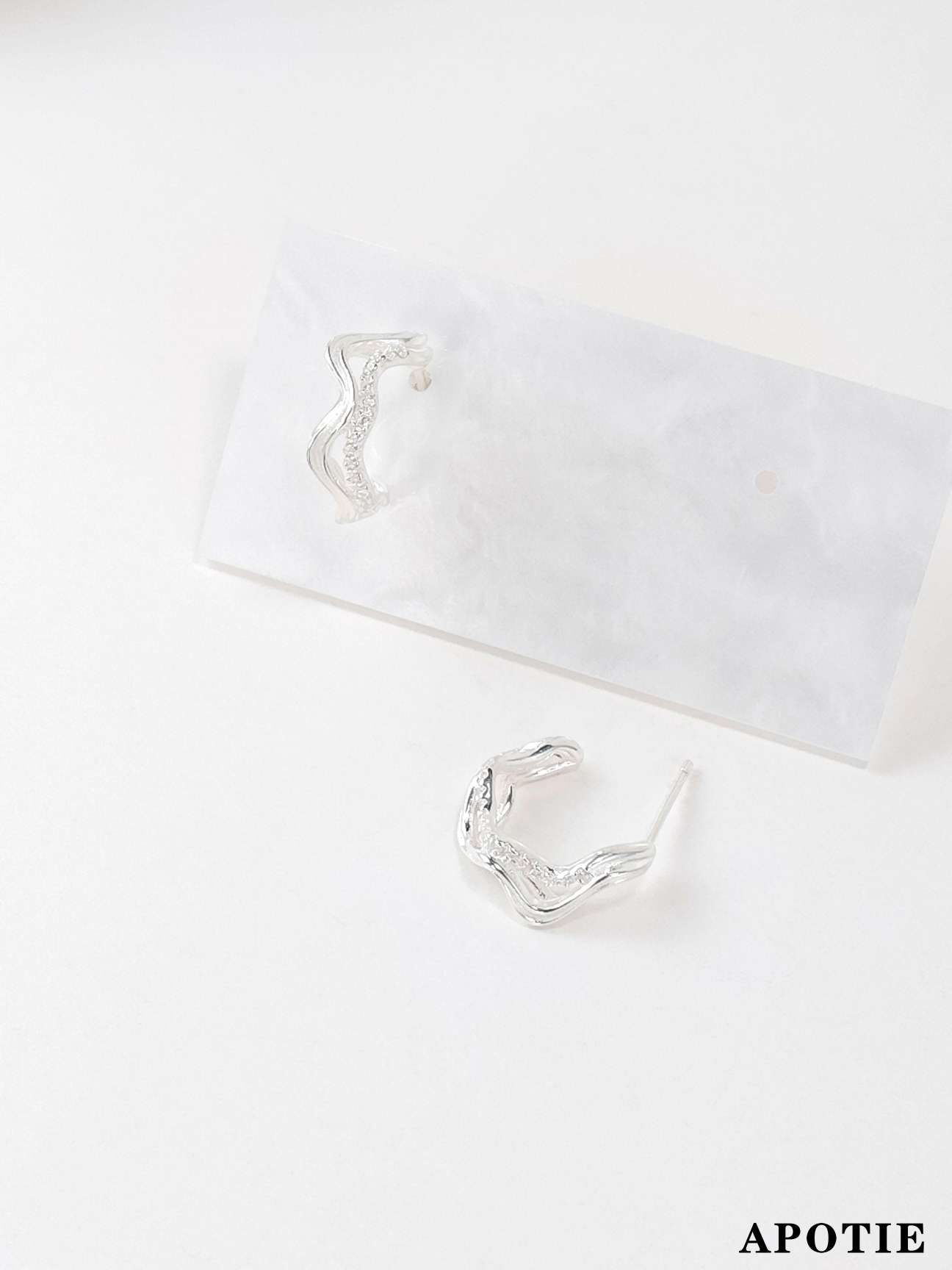 s925 sterling silver Japanese and Korean style fashionable earrings with a flowing and elegant style Specification image