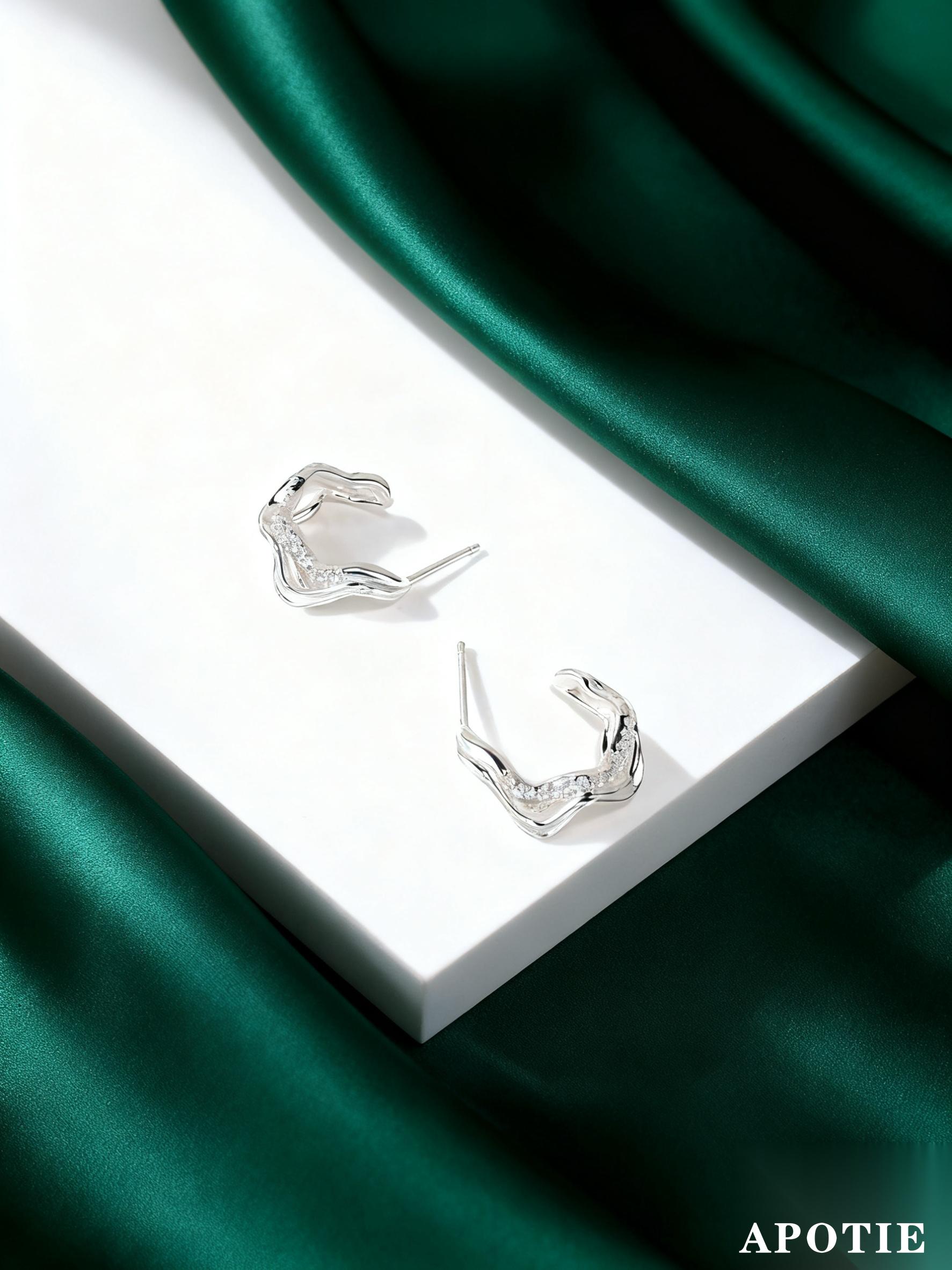 s925 sterling silver Japanese and Korean style fashionable earrings with a flowing and elegant style pic 3