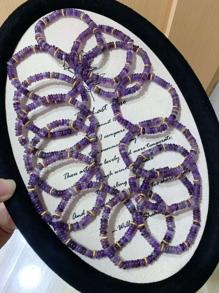 高级感炸裂！这串紫水晶手链才是氛围感神器
天然紫水晶，自然温暖
随手一拍都是ins风大片
单戴清新叠戴贵气细节图