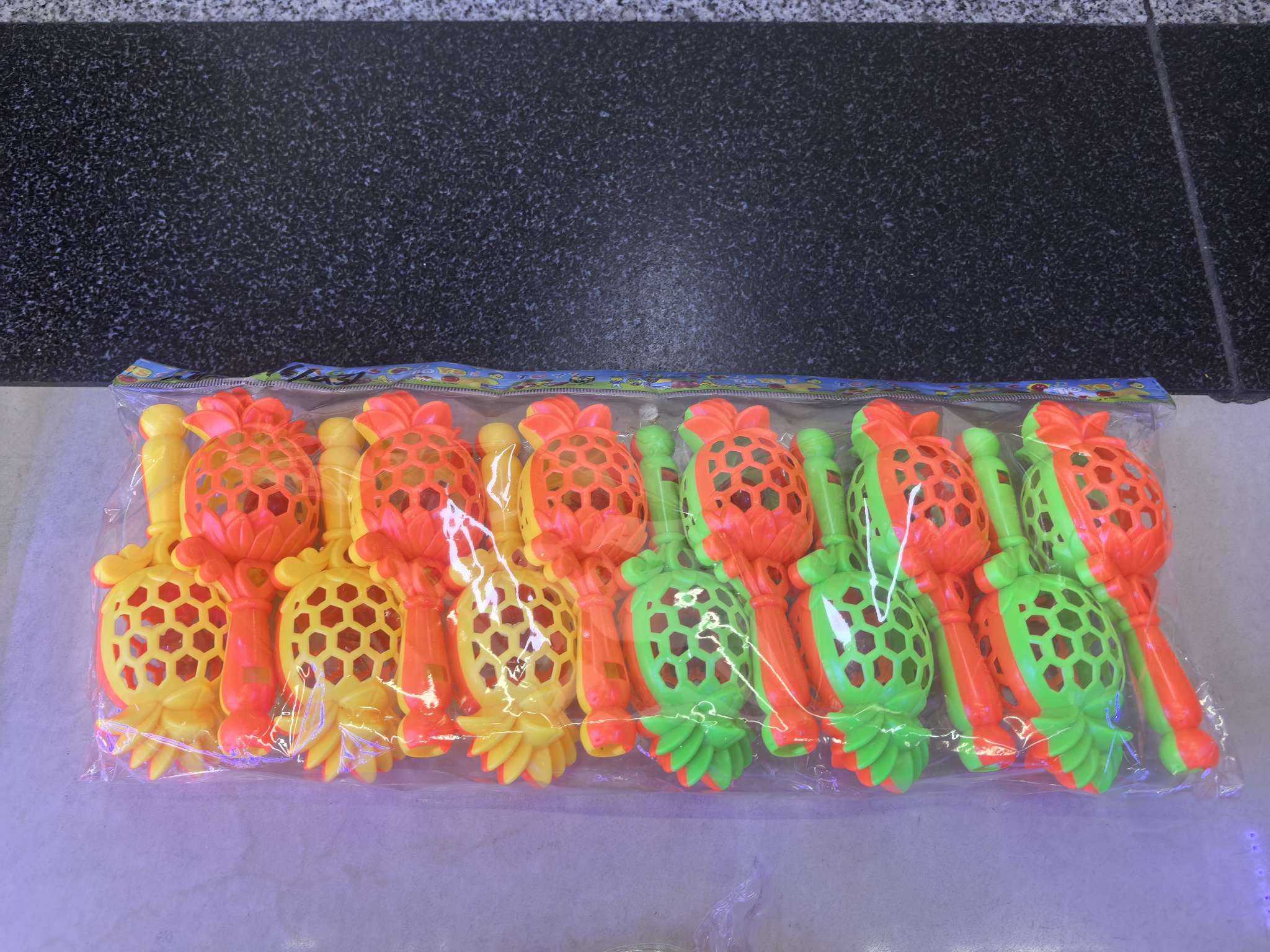 塑料儿童摇铃玩具，款式多多，颜色随机