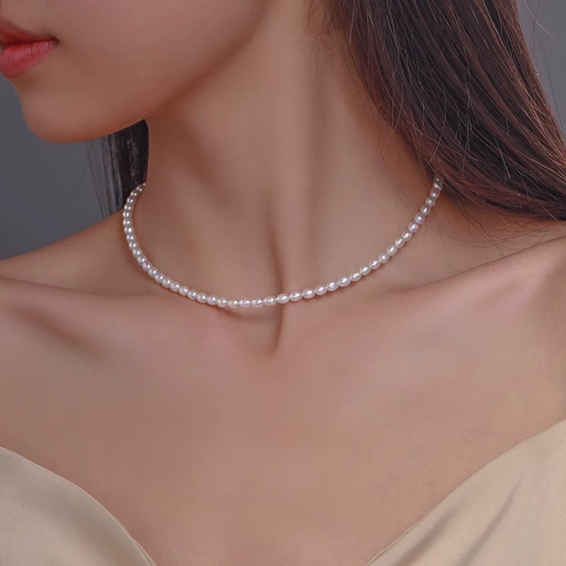 Yunyi decoración inicio blanco 4-5mm forma de arroz perla de agua dulce cadena de clavícula amante blanco noble collar de perlas de agua dulce al por mayor fuente fabricante Item Picture