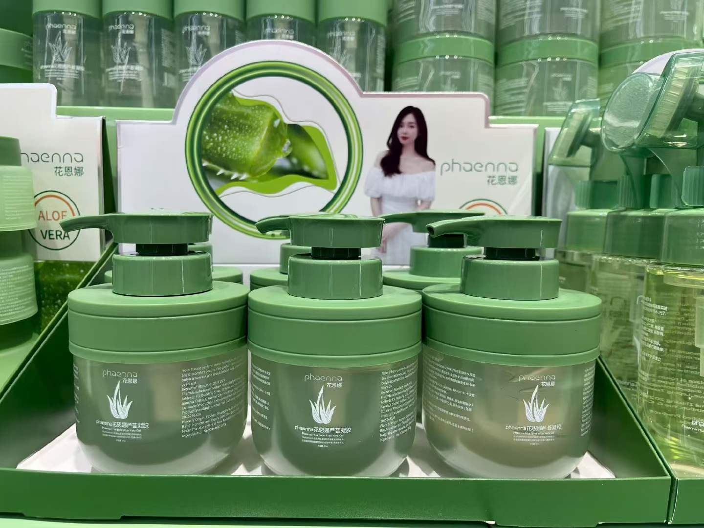 PHAENNA's green bottle aloe Vera gel is a best-selling product. Its green packaging is eye-catching and it is a bestseller in both domestic and foreign supermarkets as well as offline stores Specification image
