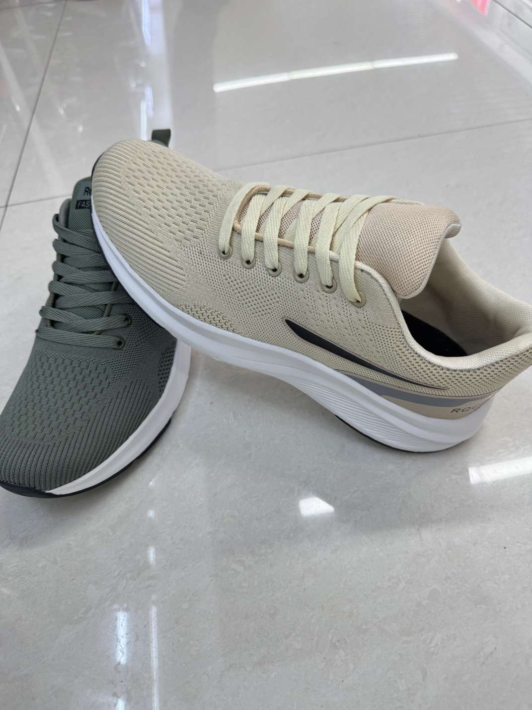 复古经典运动鞋实物图