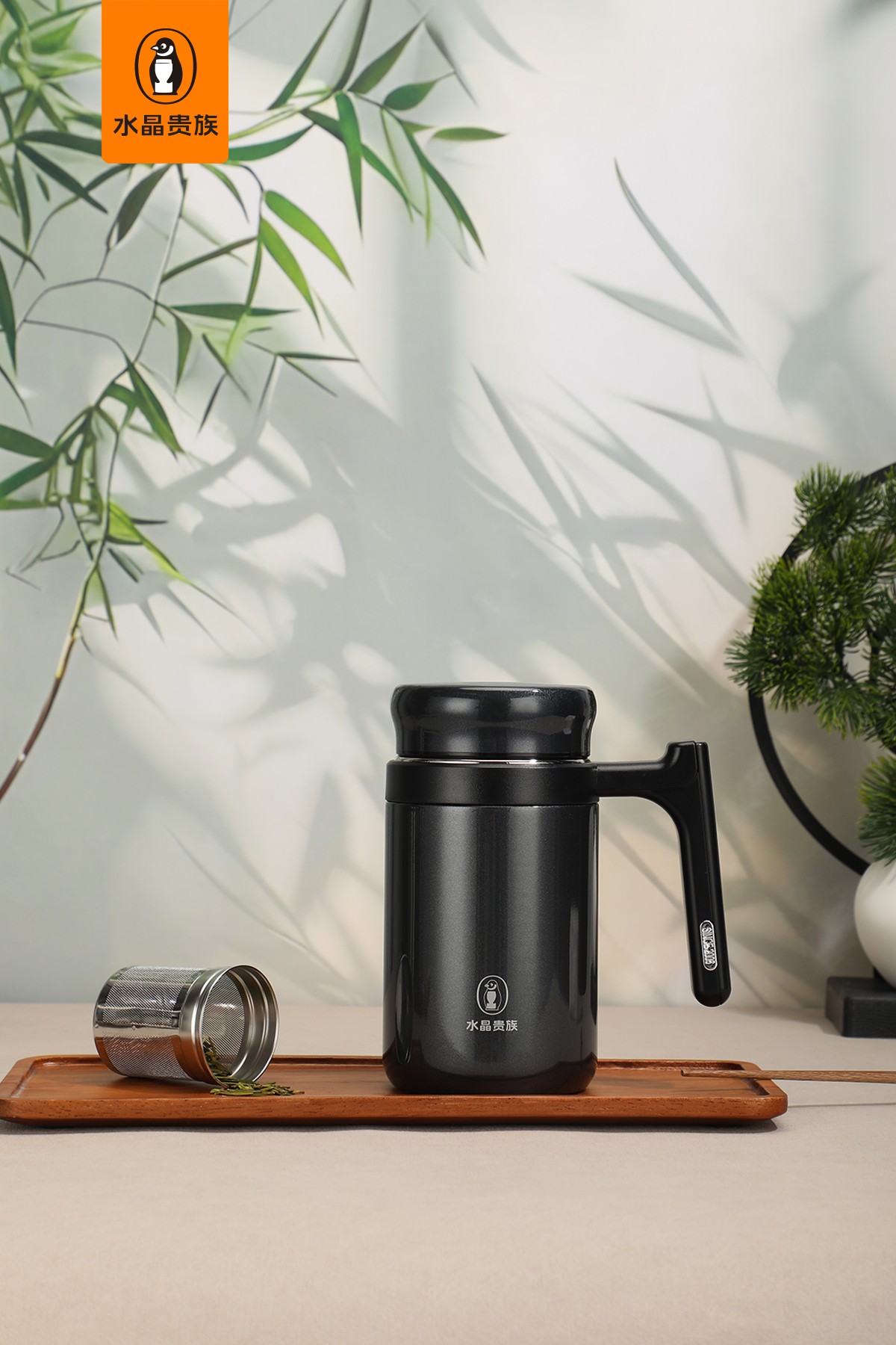 【水晶贵族新品季】🎉🎉
J-5012号商务办公保温杯
550ml+大容量，316L内底保温保冷
304不锈钢滤网产品图