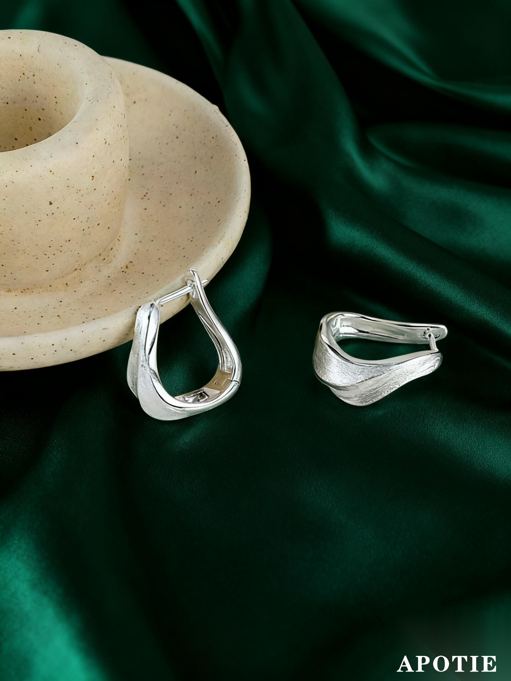 Fashionable commuting brushed ear buckles s925 silver Whispering breeze detail image 4
